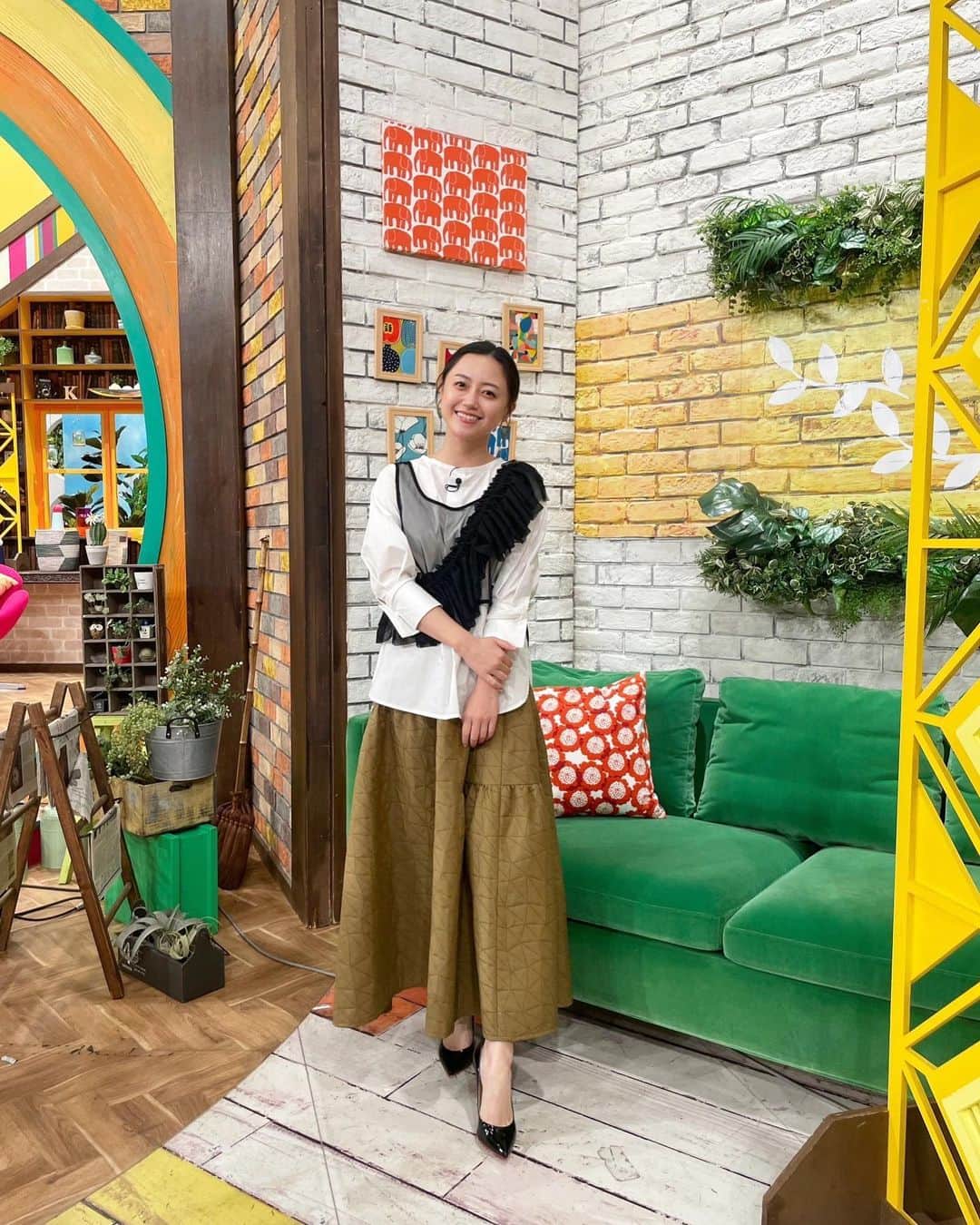 のインスタグラム：「・ ・ #プチブランチ 衣装🦔💛  8/28,29 O.A.  ROSEBUD DIANA ANTEPRIMA」