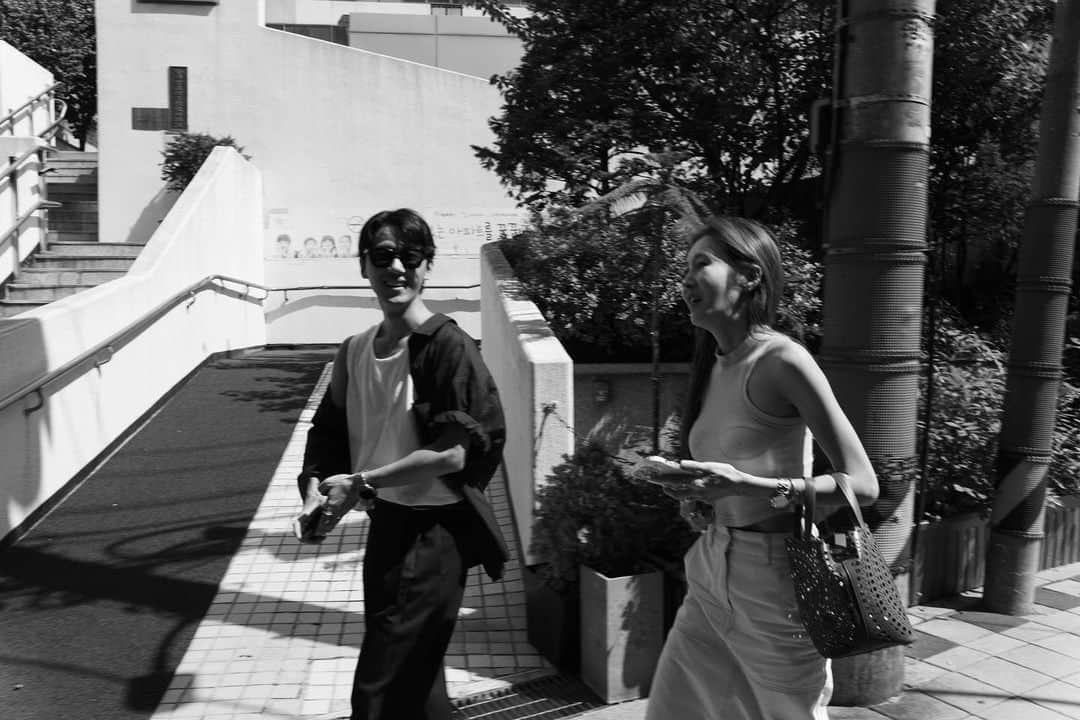 ユン・ヘジンのインスタグラム：「오랜만에 사랑하는 내동생들❤(엄죤,그 삼촌=쟤... 왓씨티비 본사람은 알아들음)」
