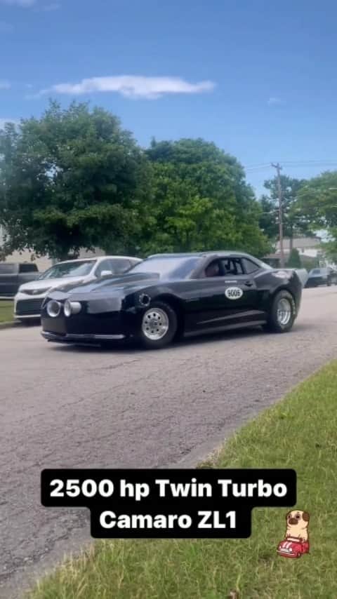 Classics Dailyのインスタグラム：「Credit @hairstylistbilly _ #Classic #classics #Classiccar #classiccars #americanmuscle #Musclecar #Musclecars #car #Camaro」