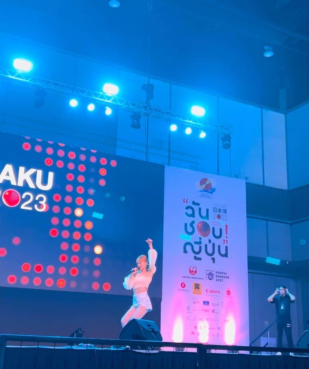 庄毛安那さんのインスタグラム写真 - (庄毛安那Instagram)「リハーサル終わりました！  9/3 I will sing at Bangkok Japan Expo 2023! Venue: Siam Paragon Siam Paragon Hall 5F Singing time is from 14:45 Thai time Come see me!  Photo shoots and exchanges are free!  Let's talk! 15:00-15:30 (Thailand time)  let's have fun!  #バンコク日本博2023」9月3日 12時50分 - ainashomo