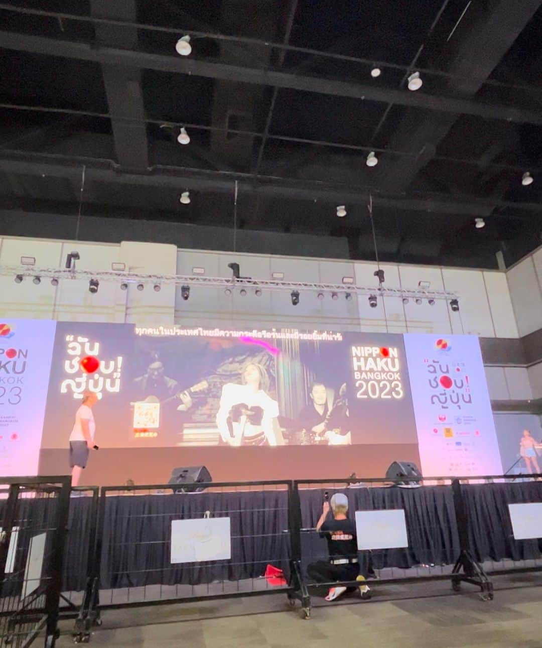 庄毛安那さんのインスタグラム写真 - (庄毛安那Instagram)「リハーサル終わりました！  9/3 I will sing at Bangkok Japan Expo 2023! Venue: Siam Paragon Siam Paragon Hall 5F Singing time is from 14:45 Thai time Come see me!  Photo shoots and exchanges are free!  Let's talk! 15:00-15:30 (Thailand time)  let's have fun!  #バンコク日本博2023」9月3日 12時50分 - ainashomo