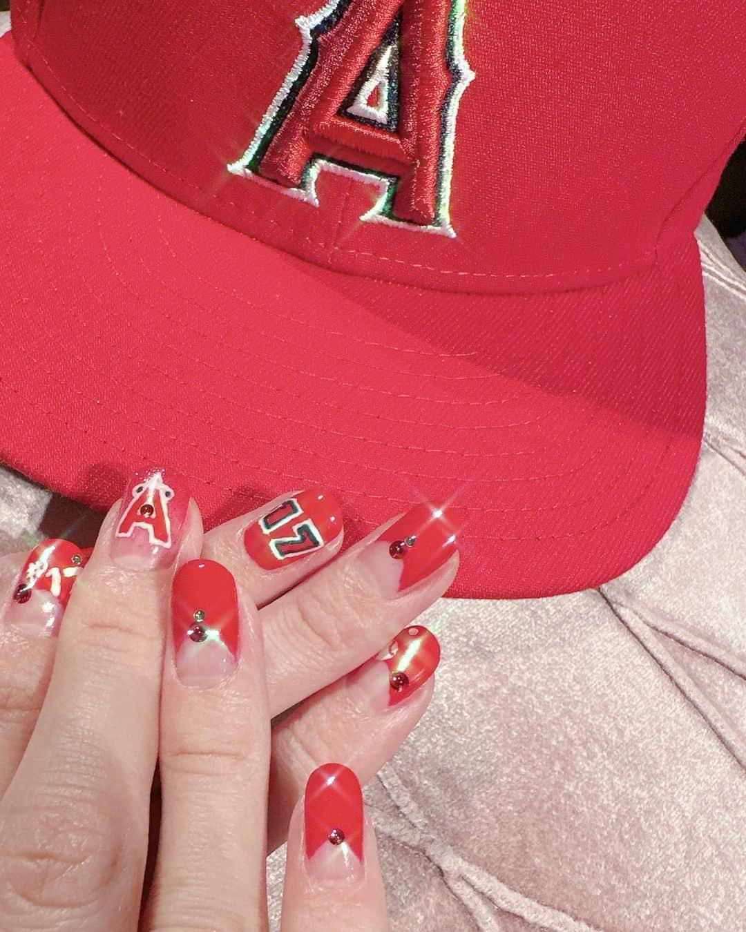 桃瀬えりなのインスタグラム：「大谷選手ネイルにしてもらったよ💅✨ 観戦楽しみ🇺🇸⚾️  #losangelesangels #nail #shoheiohtani #usa #anaheim #follow #followme #エンゼルス #大谷翔平 選手 #大谷翔平ネイル #野球」