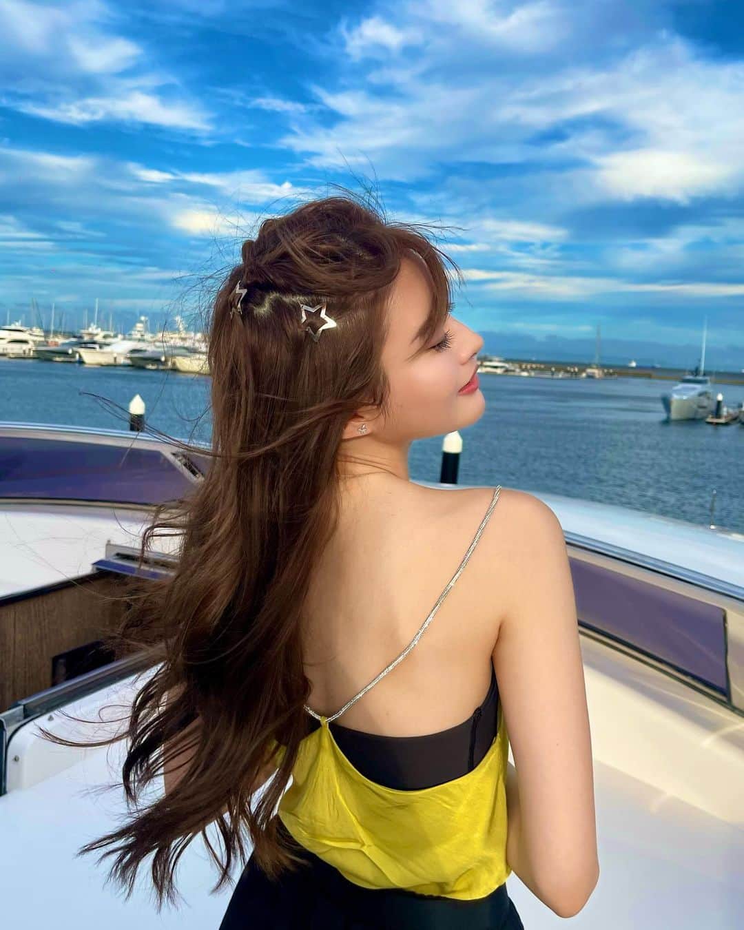 のインスタグラム：「How's the weather in your place?? . 関東は夜から台風かも…？ 台風対策しようね🙌🏻 . #相沢みなみ  #minamiaizawa #相澤南」