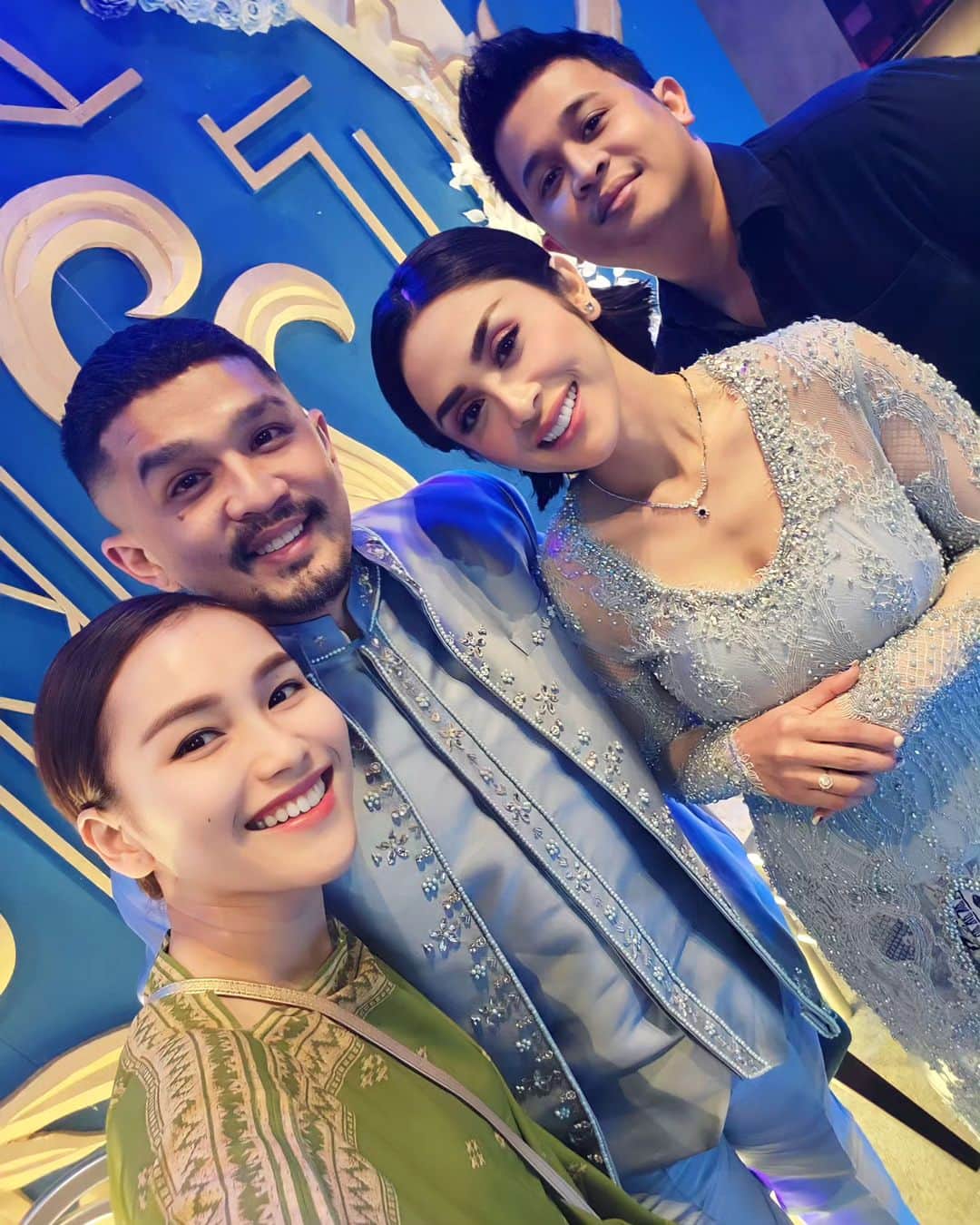 アユ・ティンティンのインスタグラム：「Selamat khitanan abizar syg anak ganteng papa rangga n mama selvi 💗 tambah sholeh, dan sehat nak y aminnn......😇☺️ bisa jg foto ama yg abis sunat akhirnya wlpun agak susah hahhahahahha kite rayu abizar ➡️➡️😅😉」