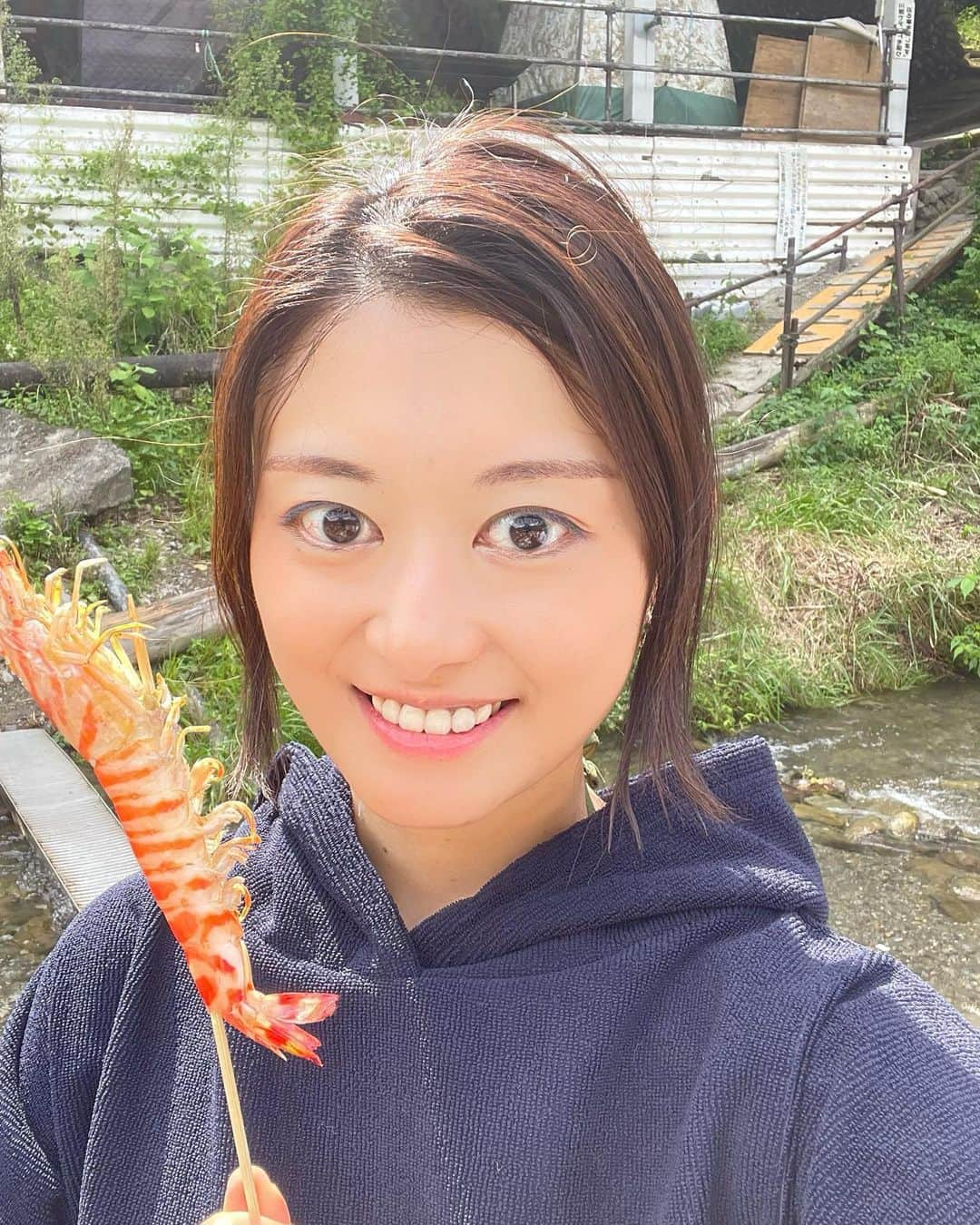 綾月せりのインスタグラム：「． 人生初豊洲市場へ🐟 すっっっごかった✨✨✨  🦐🐳🐟  #登美粋 #ボタン海老 #車海老 #鯨 #藤田水産 #鮪のプロフェッショナル 朝ごはんは #岩佐寿し さんへ💕 久々の早起き＆川ではしゃぎすぎて疲労困憊ww ご縁に感謝です🍣 ．」