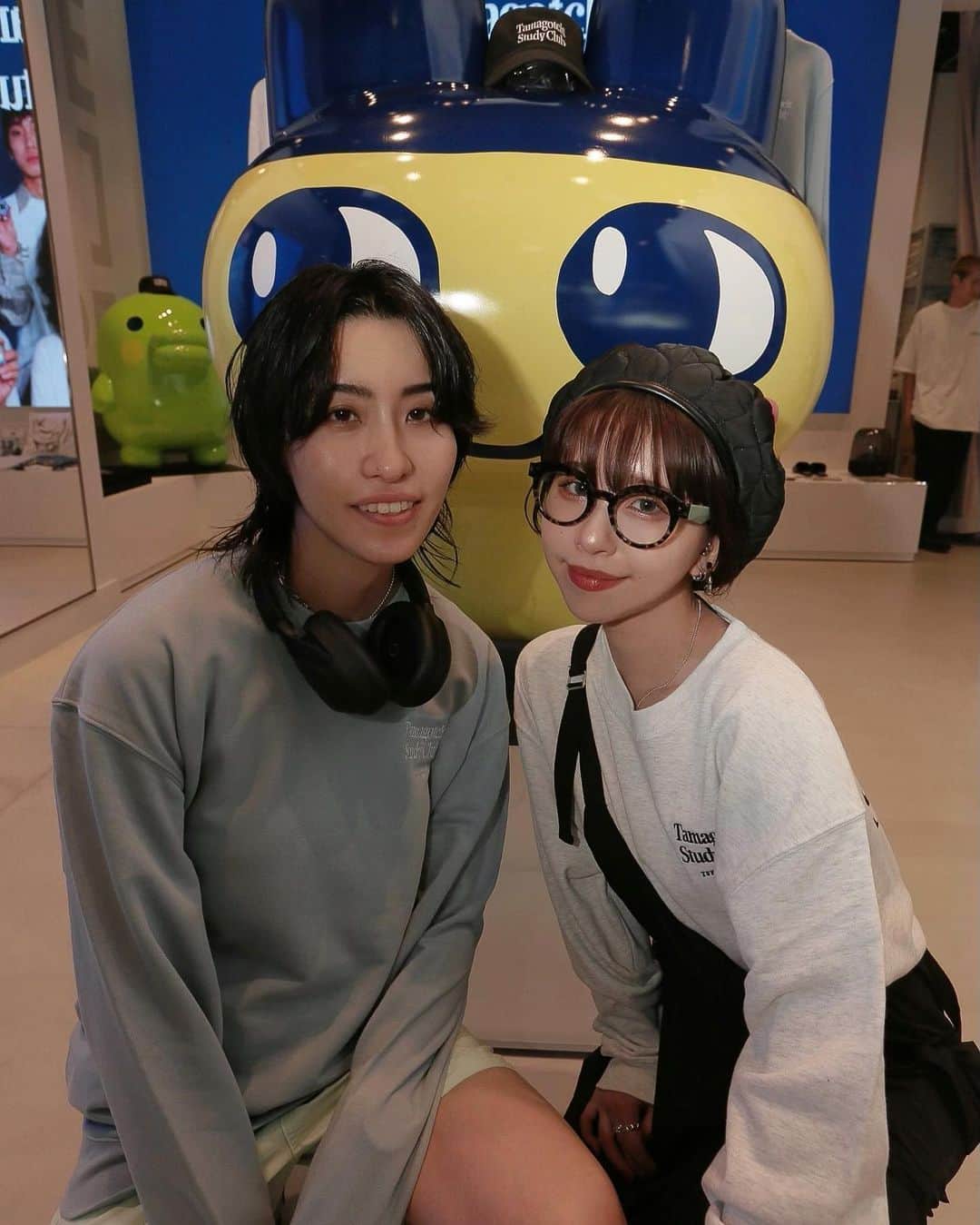 のインスタグラム：「@meqri_official  大好きな推しブランドの ポップアップあそびにいってきた〜◎ スウェット激かわ✌️Lサイズでゆったり着るんだ😙  #meqri #メクリ」