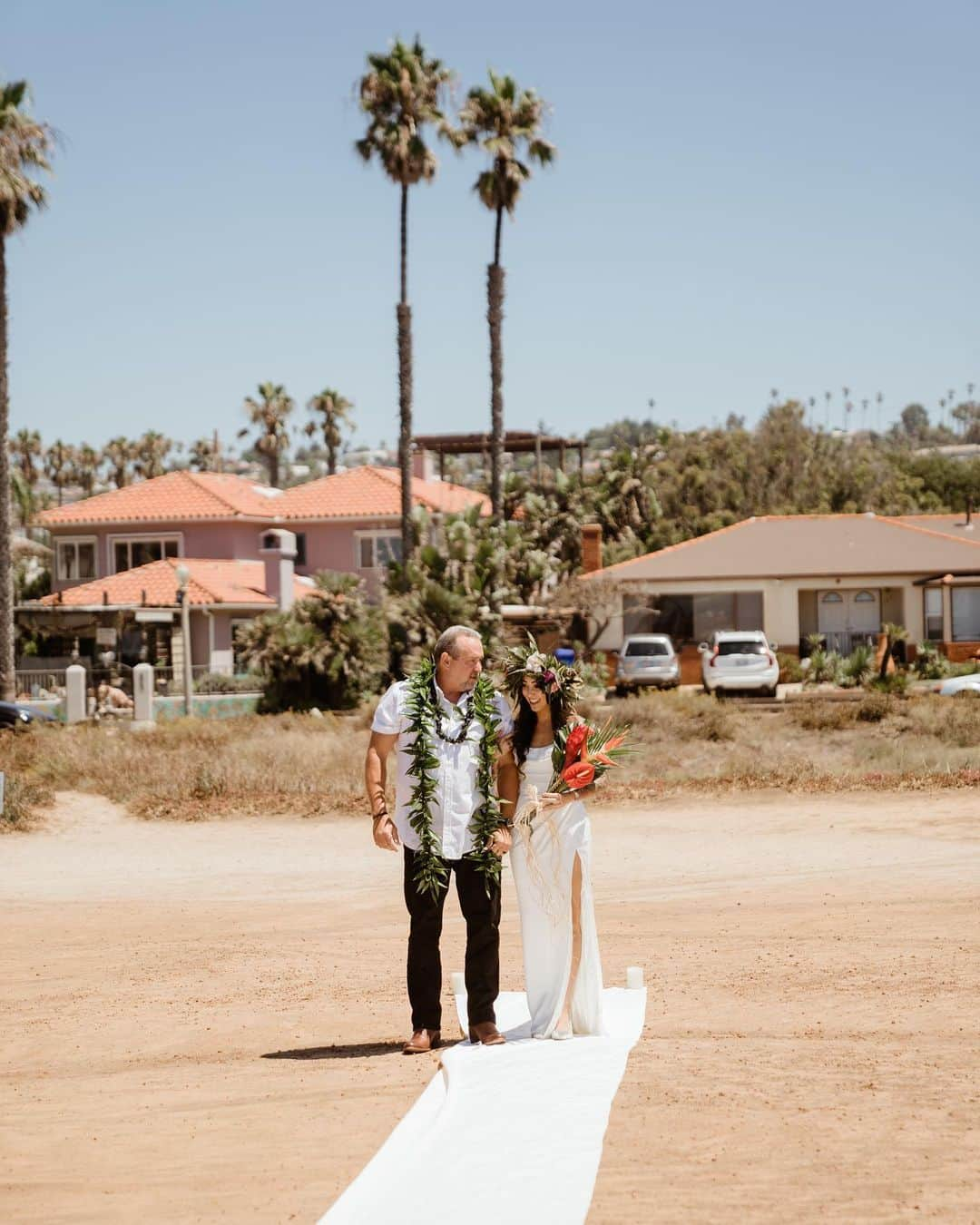 Akinaさんのインスタグラム写真 - (AkinaInstagram)「Big sissy’s wedding 🤍  I’m so happy for Asami and the love she’s found with her husband, Atreyu. (She’s truly my other half so we’re sharing lol)   No matter the distance or time spent apart you’ll always be my bunk bed buddy giggling until the morning, or my living room dance partner for family gatherings, and even my biggest lash out fighting over who that shirt actually belonged to 😪 but all jokes aside, Asami is the kindest person you’ll ever meet. She taught me to be caring to those in need and spread love to everyone. I’m so lucky to have such a beautiful, radiant sissy to look up to ❤️  I love you with alllll my heart and I’m so excited to see the future you two create together. You guys radiate happiness and positive energy everywhere you go and I know you’ll make change. I love you guys!!!  Congratulations you two 💍🤍  姉の結婚式に行きました。晴れ姿を見る事ができ感動と人生で1番幸せな一日を過ごすことが出来て感謝🥲 いつも私のことを全力で守ってくれるお姉ちゃん 素敵なお相手を見つけて、結婚する姿を見て、1日涙が止まりませんでした🥹 2人の前向でポジティブな考え尊敬する素敵なカップル、いつも周りの人達を笑顔にしてくれる私の大好きな姉❤️ 私の姉は家族、友達思いで沢山のひとの心にインパクトを与える素敵な姉💓 ずーっとお幸せに😘 2人だーーーーい好き🌺  @chibi_changa  @grateful__livin」9月3日 13時09分 - akina_faky