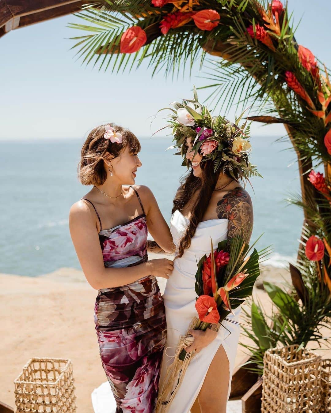 Akinaさんのインスタグラム写真 - (AkinaInstagram)「Big sissy’s wedding 🤍  I’m so happy for Asami and the love she’s found with her husband, Atreyu. (She’s truly my other half so we’re sharing lol)   No matter the distance or time spent apart you’ll always be my bunk bed buddy giggling until the morning, or my living room dance partner for family gatherings, and even my biggest lash out fighting over who that shirt actually belonged to 😪 but all jokes aside, Asami is the kindest person you’ll ever meet. She taught me to be caring to those in need and spread love to everyone. I’m so lucky to have such a beautiful, radiant sissy to look up to ❤️  I love you with alllll my heart and I’m so excited to see the future you two create together. You guys radiate happiness and positive energy everywhere you go and I know you’ll make change. I love you guys!!!  Congratulations you two 💍🤍  姉の結婚式に行きました。晴れ姿を見る事ができ感動と人生で1番幸せな一日を過ごすことが出来て感謝🥲 いつも私のことを全力で守ってくれるお姉ちゃん 素敵なお相手を見つけて、結婚する姿を見て、1日涙が止まりませんでした🥹 2人の前向でポジティブな考え尊敬する素敵なカップル、いつも周りの人達を笑顔にしてくれる私の大好きな姉❤️ 私の姉は家族、友達思いで沢山のひとの心にインパクトを与える素敵な姉💓 ずーっとお幸せに😘 2人だーーーーい好き🌺  @chibi_changa  @grateful__livin」9月3日 13時09分 - akina_faky