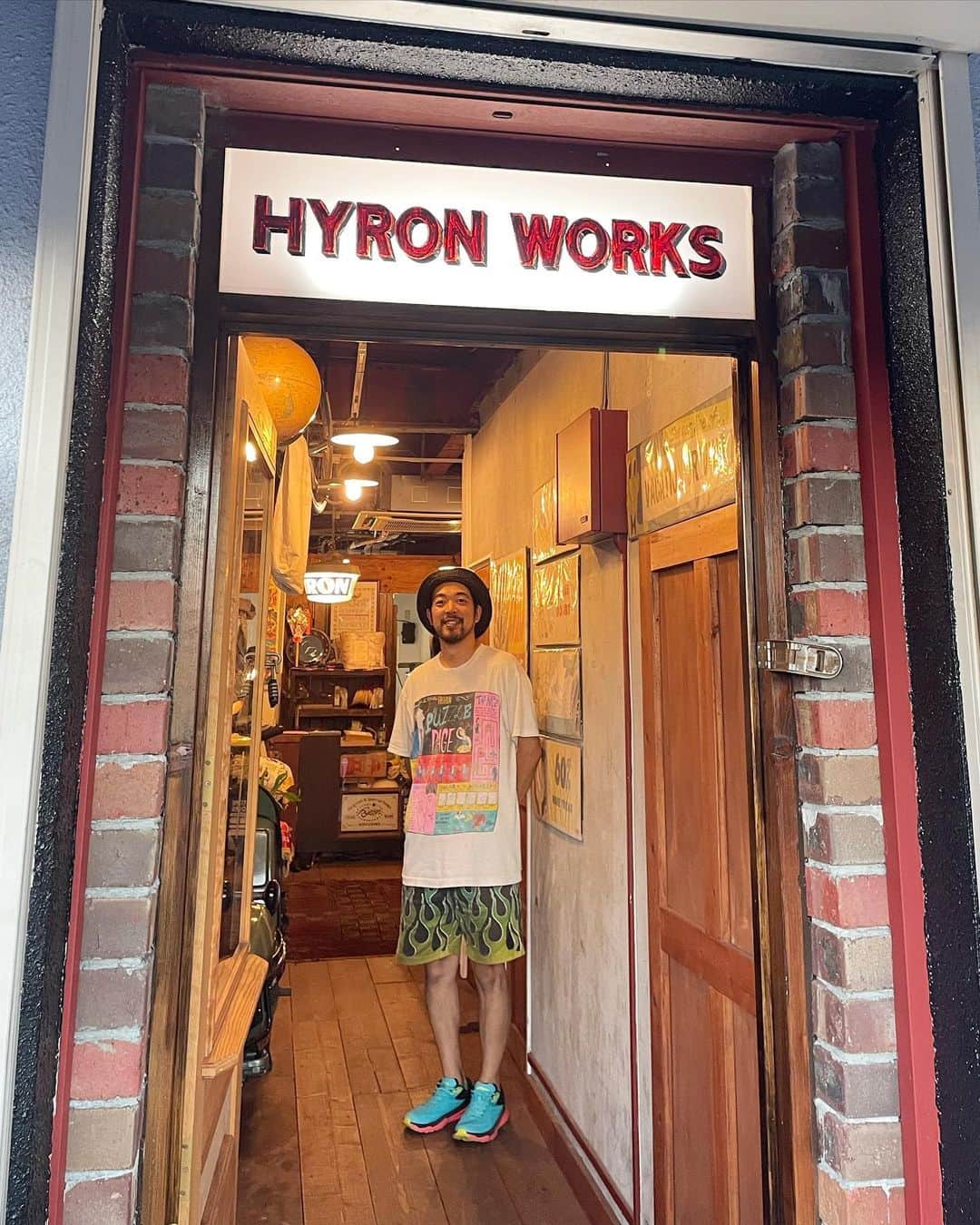 菊地智義さんのインスタグラム写真 - (菊地智義Instagram)「実は広島に来たなら是非寄らせてもらおうと思っていたお店がありまして… そのお店はレザーやシルバーのハンドメイド商品を扱う『HYRON WORKS』さん。 何を隠そう“おキク夫人”ことMAKIさんの作品を知り合いなど以外で初めて依頼してくれた方なんです！ 嬉しいことにお店に飾ってくれてました。 ありがとうございます。 また機会ありましたらお邪魔させて頂きます！ #hyronworks #メルセデスベンツ #W123ワゴン」9月4日 0時00分 - potatokikuchi2