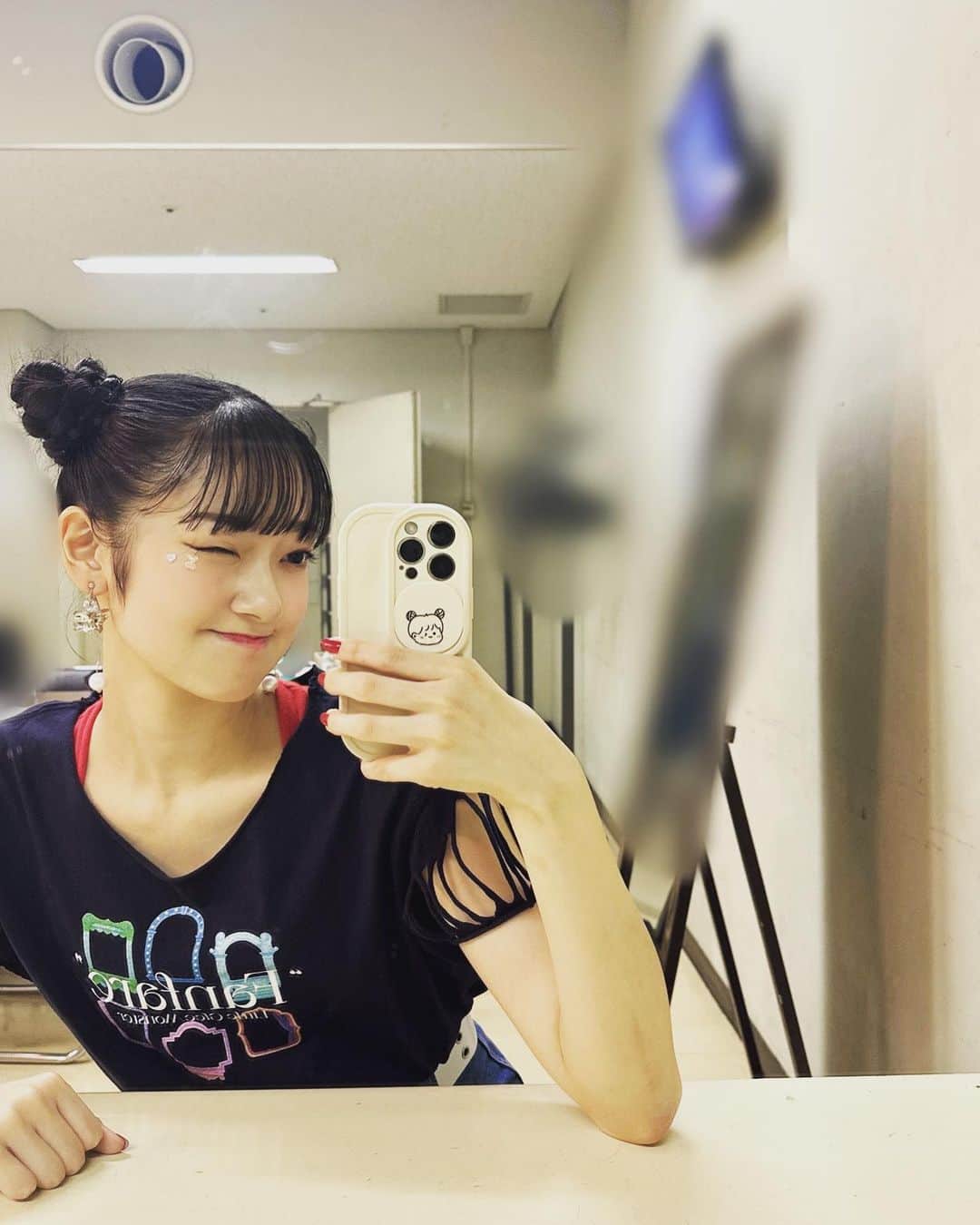 結海さんのインスタグラム写真 - (結海Instagram)「きょうはベアーがたくさん居た日だったんだ🧸  スマホケースの女の子とおそろいウインクしたよ😉🤍👯♊️」9月3日 22時39分 - lgm_yumi_official