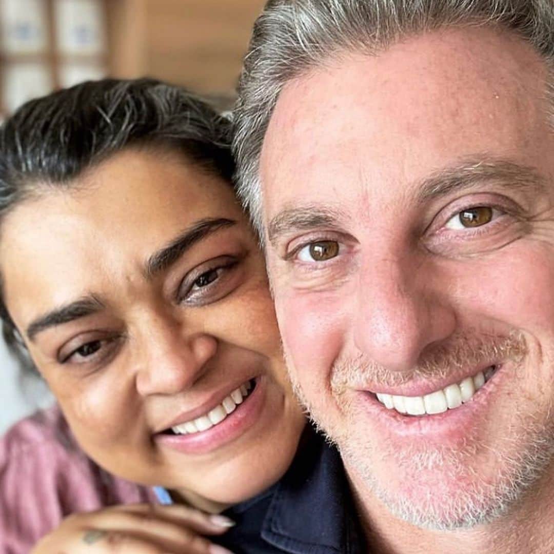 Preta Gilのインスタグラム：「Hoje é aniversário desse meu amigo amado, que também é um grande irmão pra mim @lucianohuck! Eu amo você demais e amo nossa amizade tão linda de tantos e tantos anos! Você me emociona sempre, com seu carinho e cuidado comigo, e com todos que te cercam! Te desejo saúde para que você continue sua missão em fazer tanta gente feliz! Um feliz aniversário rodeado de amor, Lu!!! ❤️  PS: essa primeira foto foi ontem, eu amei a visita e os mimos! 🫶🏽」