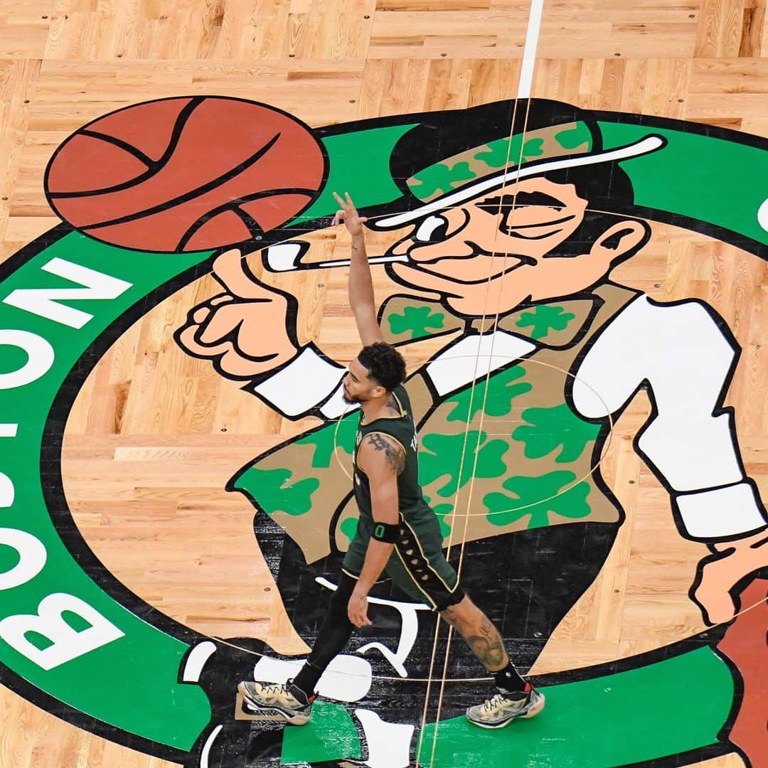 ボストン・セルティックスのインスタグラム：「game nights are getting closer ☘️」