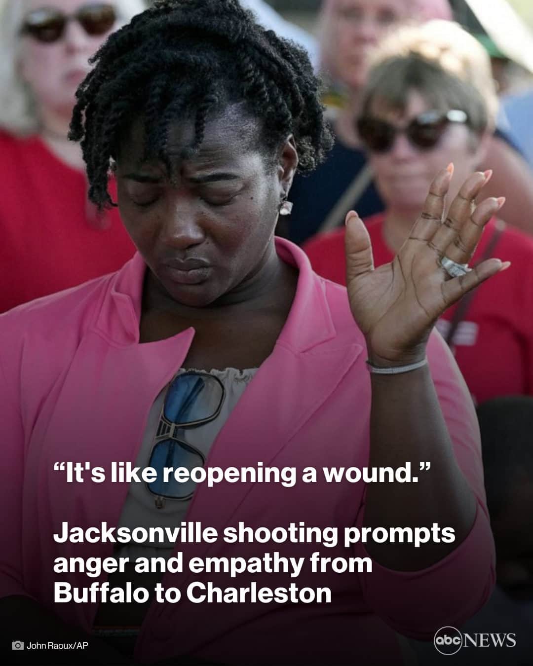 ABC Newsのインスタグラム：「From Charleston to Buffalo, friends and loved ones of those slain in racially motivated killings say they are trying to find ways to support the families in Jacksonville now enduring the same dreadful experience that they have gone through. More at Link in Bio.」