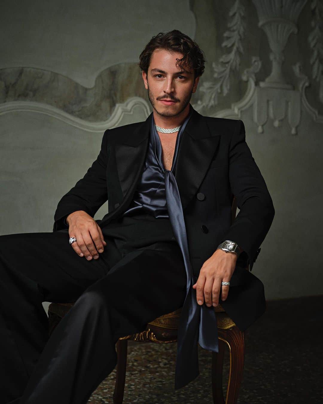 Boran Kuzumのインスタグラム：「MAISON @cartier 🤍 #CartierLovesCinema #Venezia80  #reklam」