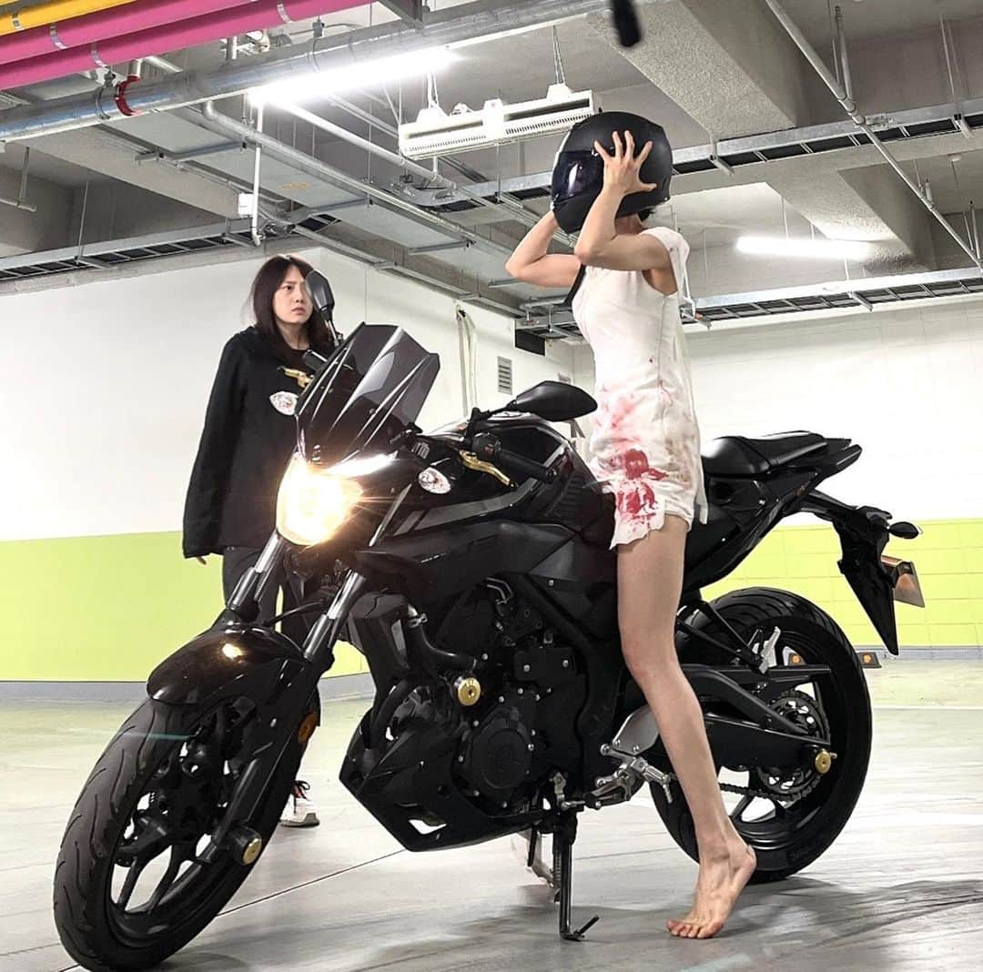 ナム・ギュリさんのインスタグラム写真 - (ナム・ギュリInstagram)「🏍️🔥👀🎬  -피타는연애-」9月3日 23時12分 - nam_gyuri