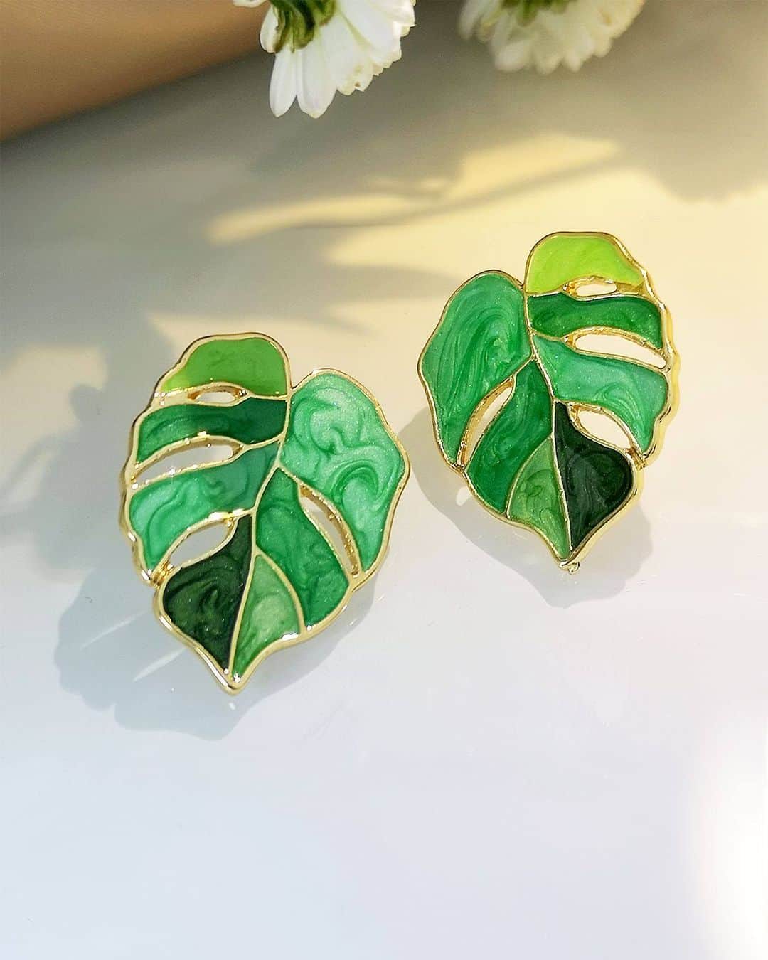 SHEINのインスタグラム：「Which earrings would you pick to leaf 'em speechless? 🍃👇   🔎 13694209 10857265 15236855  #SHEIN #SHEINforAll #SHEINstyle #fashion #chic」
