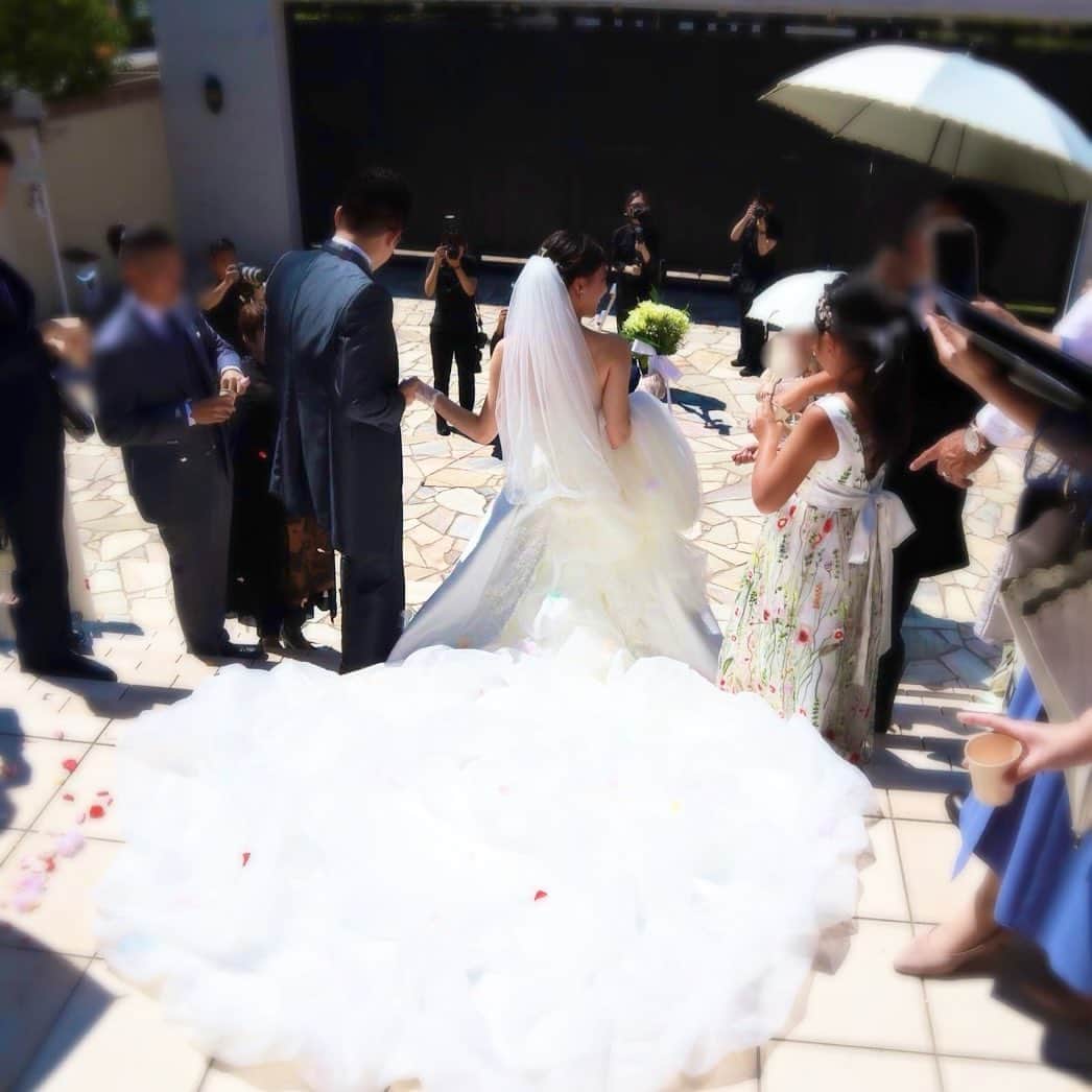 夢羽美友のインスタグラム：「dress♡♡ . . . 先月、結婚式を挙げました👰‍♀️ 大勢の方に祝福のお言葉をいただき感謝の気持ちでいっぱいです💗 また、お写真出来上がったら記念に載せさせてください☺️ . #ウェディングドレス #お気に入りだよ」