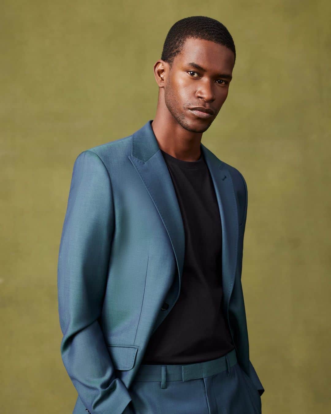 Ted Bakerのインスタグラム：「Make the blazer your new working hero.  #TedBaker #WorkWear」