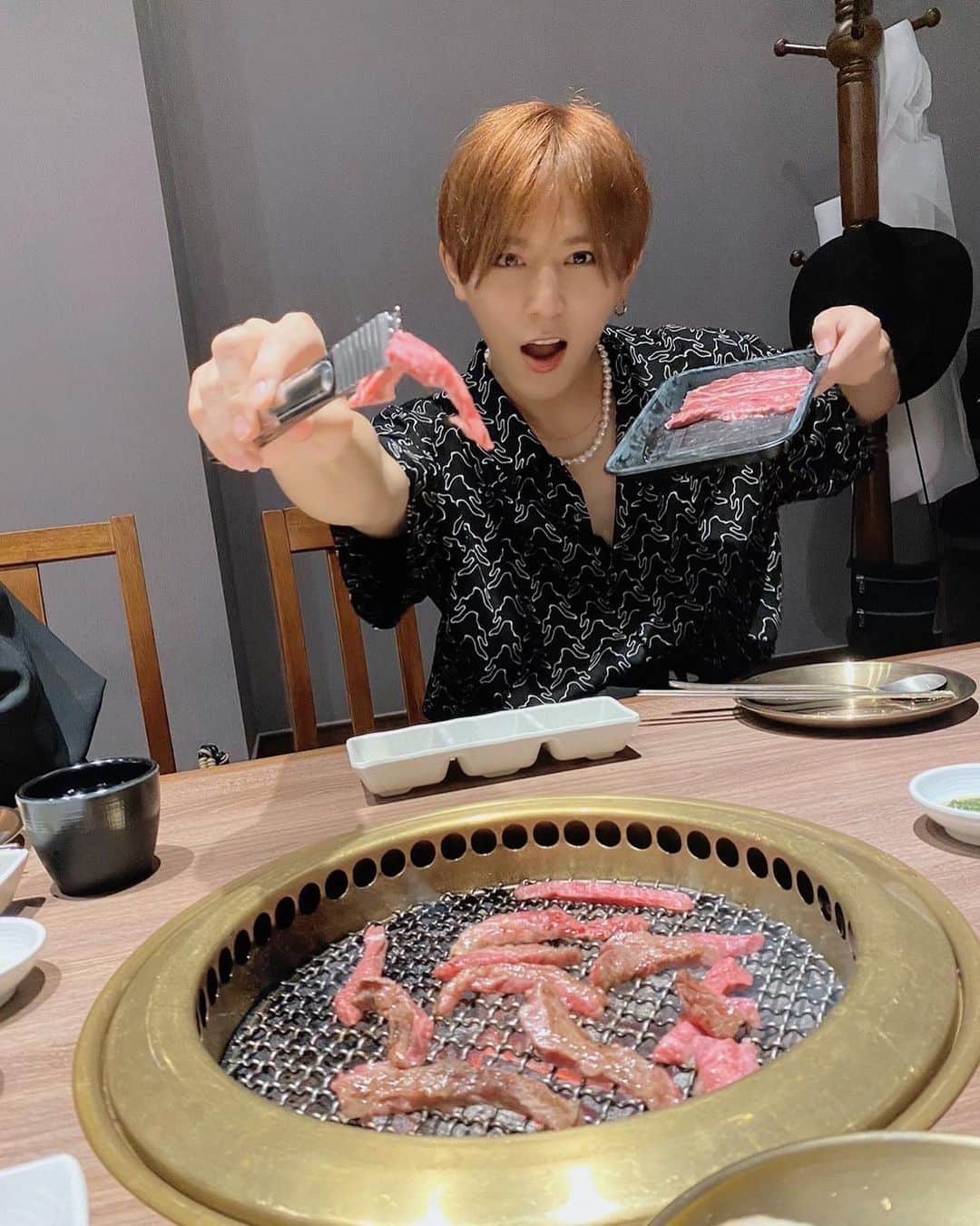 山田涼介のインスタグラム：「⁡ ⁡ むふふ。うまうま。 ⁡ #Ryosukeのいんすた #山田涼介」