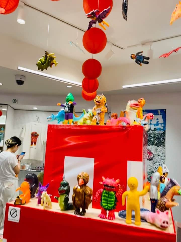 デハラユキノリのインスタグラム：「BEAMS japanでの展示が終わった。いい展示でした。ご来場の皆様ありがとうございましたー！UMAランドイベントはいろんな形で続いていきます〜 #UMAランド #deharayukinori  #中沢健」