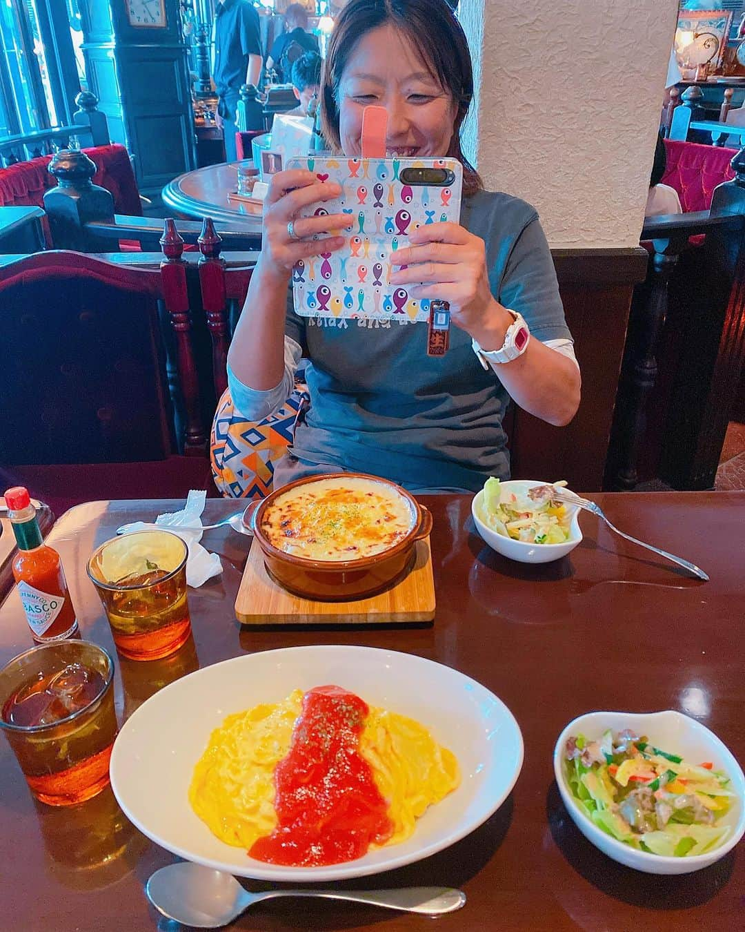 井上直美さんのインスタグラム写真 - (井上直美Instagram)「昨日は江梨の真正丸さんにお世話になって夜マルイカ釣り。 船長さんが同級生なのですが何故かお兄ちゃんみたいな感じがして非常に落ちつく船宿さんです♪ 今年は1度も花火やお祭りに行けなかったんだけど、まさかの戸田の花火大会に遭遇して船上で贅沢な花火鑑賞♡スーパームーンのせいなのかイカさんはご機嫌斜めでしたが、それでも大好きなお友達と一緒に釣りが出来て楽しかったぁ〜。しかも釣り前には大好物な純喫茶にも行けて幸せるんでした。リハビリ大成功♪  🦑タックルデータ🦑 ロッド♡アルファタックル アルファソニック マルイカ 148MH リール♡テイルウォーク エラン SW VTN73L ライン♡アプロード ソルトマックス GT-R PE 0.8号 リーダー♡アプロード ソルトマックス ショックリーダーモバイル タイプＦ16lb スッテ♡JOKER  夜用グラス♡宅配のめがねやさん ナイトオレンジ 船♡江梨 真正丸さん  　#マルイカ　#夜マルイカ　#アルファタックル　#JOKER  #サンヨーナイロン　　#真正丸」9月3日 23時44分 - naochingyo