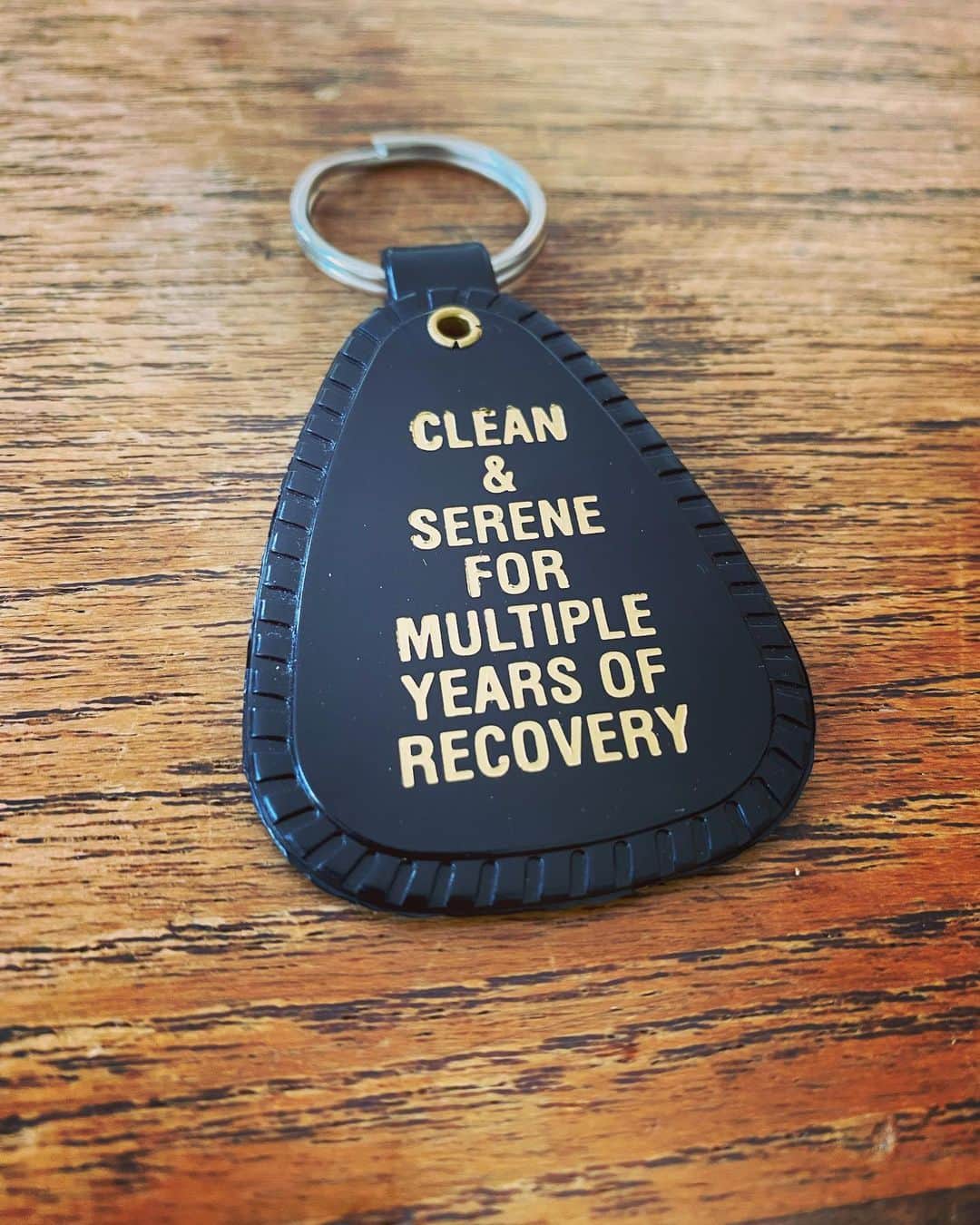 ジョニー・リー・ミラーのインスタグラム：「It’s been over 12 years since I was intoxicated. I discovered more about myself in those 12 years than my entire life beforehand. I’ve never publicly talked about my recovery for many reasons, but someone I respect recently encouraged me not to be afraid. I remember every day what the struggle was like, and if you are struggling, I want you to know that there is help nearby and a life beyond your dreams. All you have to do is ask for that help. Ask a friend or call a helpline. The rest is easy. I promise. ♥️」