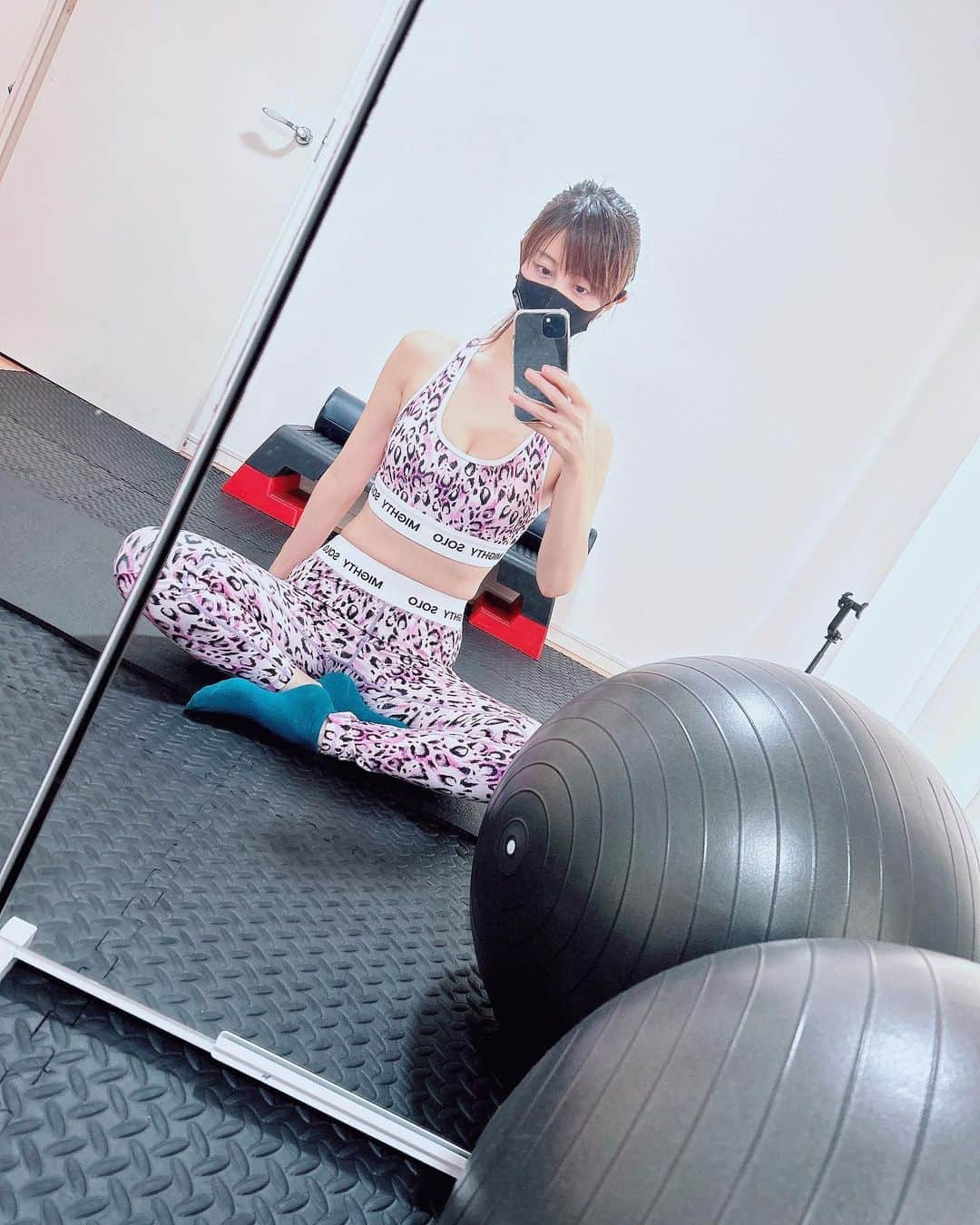 satomiさんのインスタグラム写真 - (satomiInstagram)「🤍🏋🏻‍♂️🍑 ・ 今週は食べ過ぎたので来週は 調整week☺️🫶🫧🫧 ・ 餌を与えないでください笑🐷🐷 そして運動も頑張る🏋️‍♀️🏋️‍♀️🏋️‍♀️ ・ @realworkout_shinjuku  @ginchan.rw.trainer ・  #REALWORKOUT新宿 #REALWORKOUT #パーソナルジム  #パーソナルトレーニング #トレーニング女子  #新宿パーソナルジム  #新宿ジム #筋トレ女子 #workout #fitness  #トレーニング好きな人と繋がりた #痩せたい　 #ダイエット #スニーカー #新宿グルメ #新宿ランチ #新宿ディナー #ヒップアップ #ダイエットレシピ」9月3日 14時58分 - saatoomii47