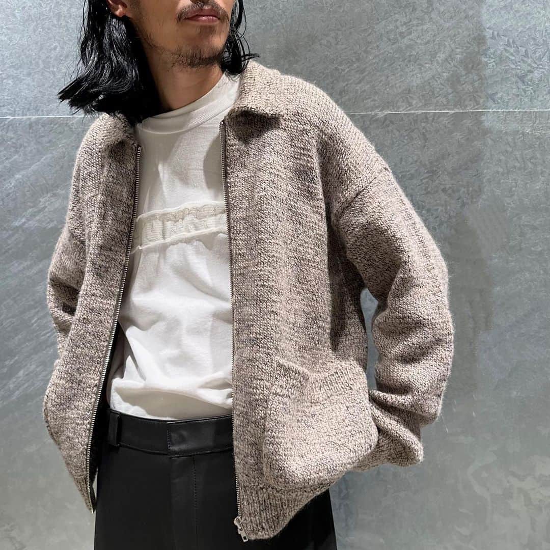 H BEAUTY&YOUTHさんのインスタグラム写真 - (H BEAUTY&YOUTHInstagram)「＜H BEAUTY&YOUTH＞  TWIST WOOL ZIP POLO JACKET ¥33,000 Color: BEIGE/DK.BROWN Size: S/M/L (着用スタッフ: 182cm 着用サイズ: L)  SHEEP LEATHER FLARE PANTS ¥99,000 Color: DK.BROWN/BLACK  Size: S/M/L (着用サイズ: L)  #H_beautyandyouth #エイチビューティアンドユース @h_beautyandyouth  #BEAUTYANDYOUTH #ビューティアンドユース #Unitedarrows #ユナイテッドアローズ」9月3日 14時59分 - h_beautyandyouth