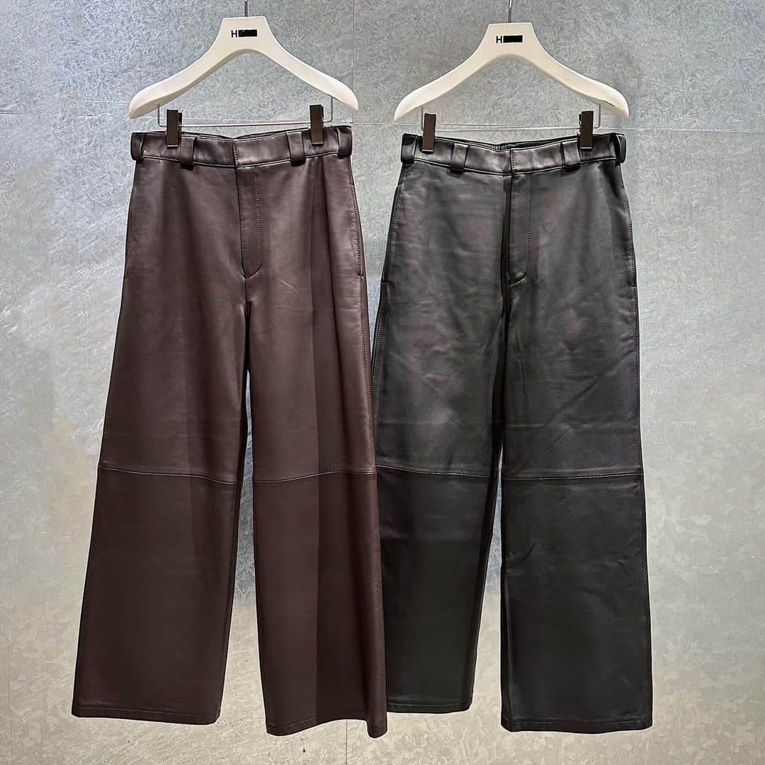 H BEAUTY&YOUTHさんのインスタグラム写真 - (H BEAUTY&YOUTHInstagram)「＜H BEAUTY&YOUTH＞ SHEEP LEATHER FLARE PANTS ¥99,000 Color: DK.BROWN/BLACK  Size: S/M/L  #H_beautyandyouth #エイチビューティアンドユース @h_beautyandyouth  #BEAUTYANDYOUTH #ビューティアンドユース #Unitedarrows #ユナイテッドアローズ」9月3日 15時03分 - h_beautyandyouth