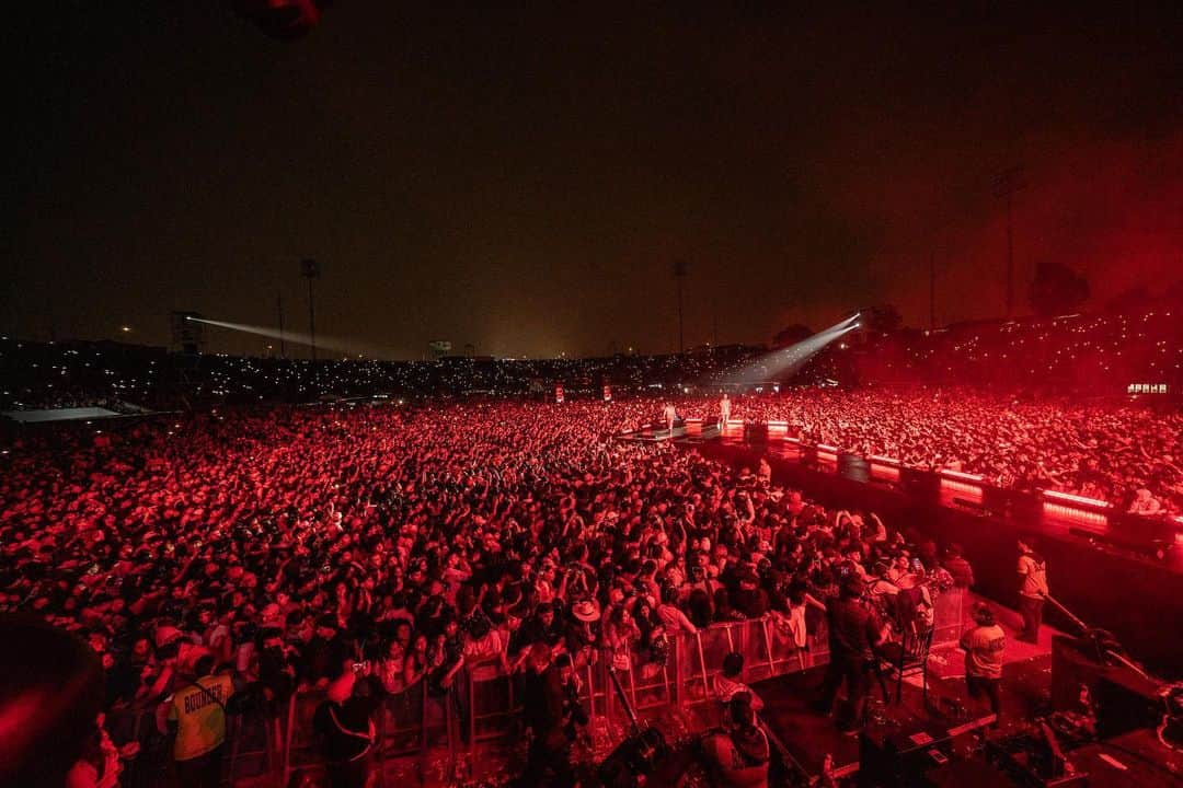 ウィジンのインスタグラム：「Gracias #peru🇵🇪 por cantar y bailar con #loslideres gracias por siempre tratarnos tan bonito @wisinyyandel」