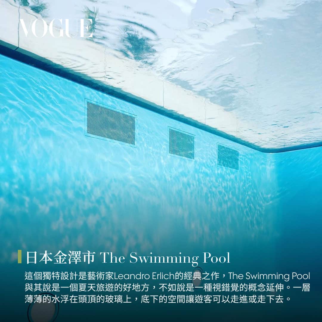 Vogue Taiwan Officialさんのインスタグラム写真 - (Vogue Taiwan OfficialInstagram)「#Vogue好設計 地球表面七成被海洋覆蓋，水底建築成為城市設計中日漸增長的項目只是時間問題。儘管水下棲息地從 60 年代以來就已經存在了（通常用於海洋研究），但在過去 10 年間，水下酒店、餐廳和博物館在全球各地如雨後春筍般出現。這些旅宿和旅遊項目無疑提供了一種不同於陸上活動的體驗，但其中有許多項目不僅僅是為了娛樂。   挪威建築事務所Snøhetta建築師兼項目經理 Rune Grasdal談到海底Fine dining 「Under」這個案子時說道：「這棟建築不僅作為餐廳，還是海洋研究中心，並發揮重要作用。」  海底建築仍然是一個相對新穎的概念，它的可能性就像海洋本身一樣深。  點擊 @voguetaiwan 首頁連結發現更多水下夢幻建築。」9月3日 16時00分 - voguetaiwan