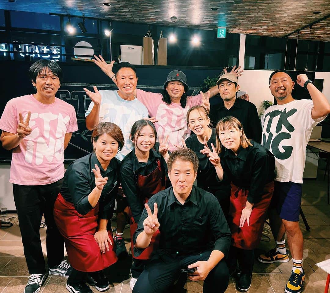 KLUTCHのインスタグラム：「2023.9.2 流しのET-KING 〜きさんじPlus編〜 ＠大阪・和泉市 きさんじPlus ⁡ 流し史上最大の120名の方にお越しいただき楽しく歌わせていただきました！！ ⁡ 時期的に、だんじりの鳴物の練習の音が街に鳴り響く中たくさんの方と一緒に素敵な時間を過ごせました。 ⁡ 歌聞いてくれたみなさまありがとうございました！ 呼んでくれたきさんじPlusさんもありがとうございました！！ ⁡ ⁡ ⁡ ⁡ ⁡ ⁡ #ETKING #KLUTCH #コシバKEN #DJBOOBY #大阪 #和泉市 #きさんじPlus #流しのETKING #アコースティックLIVE #LIVE #LIFE #music #ありがとう #感謝 #おおきにこの出会いに感謝 ⁡ ⁡」