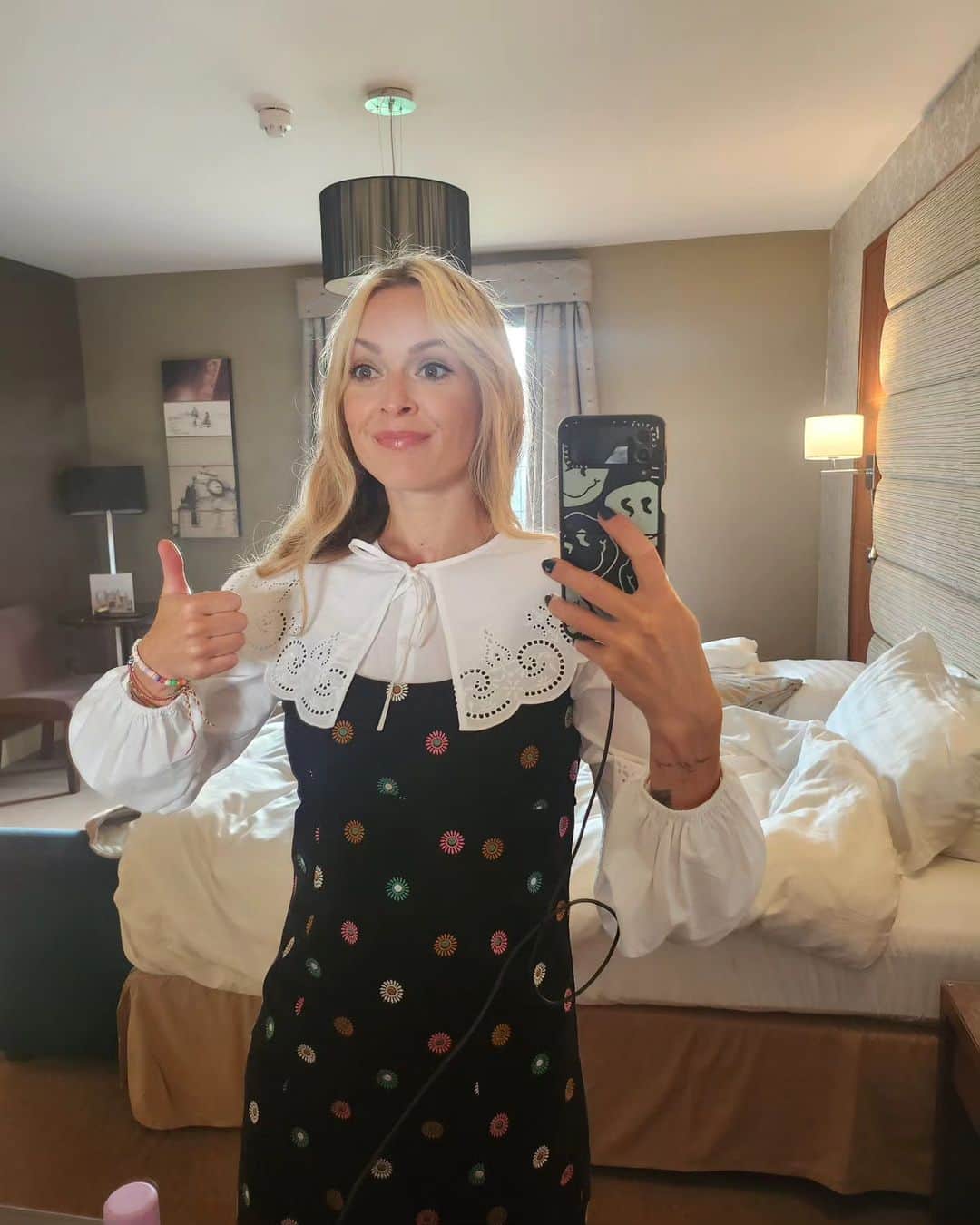 ファーン・コットンのインスタグラム：「This is 42 🎈  Off for another day at the @happyplaceofficial festival at @tattonpark   See you later ❤️」