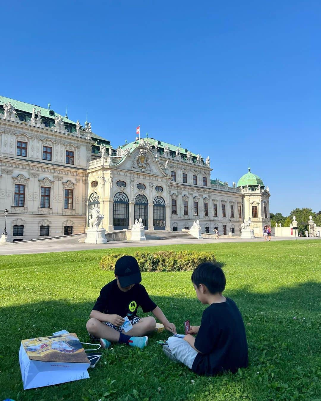 八木早希さんのインスタグラム写真 - (八木早希Instagram)「🫶🫶🫶  Innsbruck→→4時間🚉→→Vienna🇦🇹  #ウィーン#観光#オーストリア#vienna#meisslundschadn#シュニッツェル#demel#ベルヴェデーレ宮殿#クリムト#klimt  Belvedere#austria」9月3日 15時29分 - sakiyagi