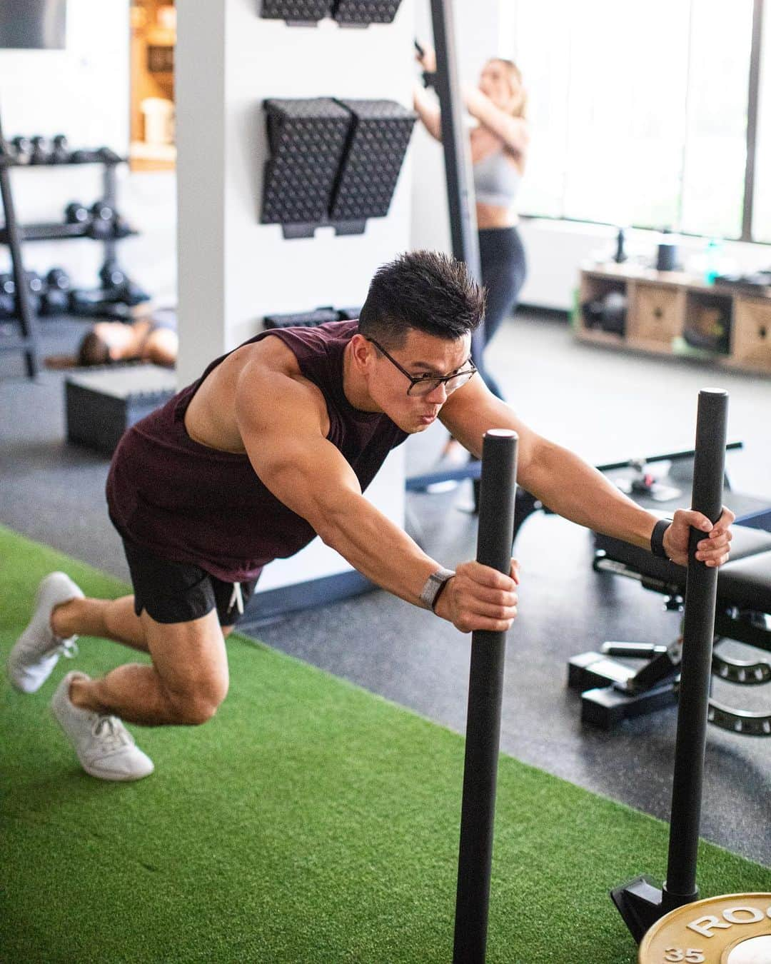 Samuel Lippkeさんのインスタグラム写真 - (Samuel LippkeInstagram)「Wanted to do an interactive shoot with the @movement.chiro team but I wanted to document my experience and make it come naturally... so I jumped in on the Movement team's lunch break for some circuit training wildness. I found myself in a mix of high intensity movements, mobility, strength training and some next level sweating outa my mind... the key was getting coaching on my form by Dr. Mike (which of course wasn't my fault, I was just going to grab my camera for a shot of the sled pushes on the other end of the room ;) I finished the workout with a cold plunge and sauna right at the gym.  Mental health recovery meets physical health recovery. Not a sponsored post. Just love my team.」9月3日 15時37分 - samuel.lippke