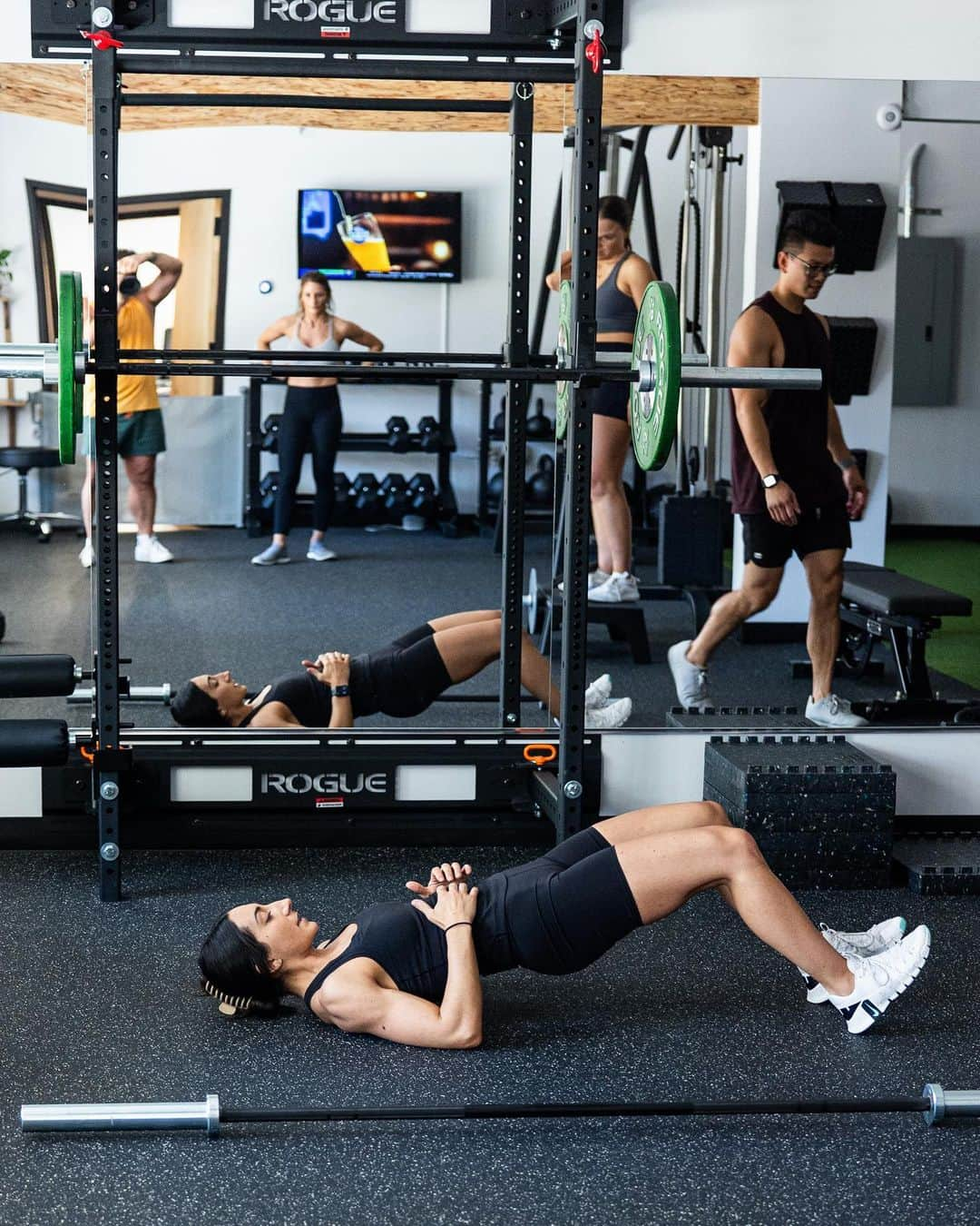 Samuel Lippkeさんのインスタグラム写真 - (Samuel LippkeInstagram)「Wanted to do an interactive shoot with the @movement.chiro team but I wanted to document my experience and make it come naturally... so I jumped in on the Movement team's lunch break for some circuit training wildness. I found myself in a mix of high intensity movements, mobility, strength training and some next level sweating outa my mind... the key was getting coaching on my form by Dr. Mike (which of course wasn't my fault, I was just going to grab my camera for a shot of the sled pushes on the other end of the room ;) I finished the workout with a cold plunge and sauna right at the gym.  Mental health recovery meets physical health recovery. Not a sponsored post. Just love my team.」9月3日 15時37分 - samuel.lippke