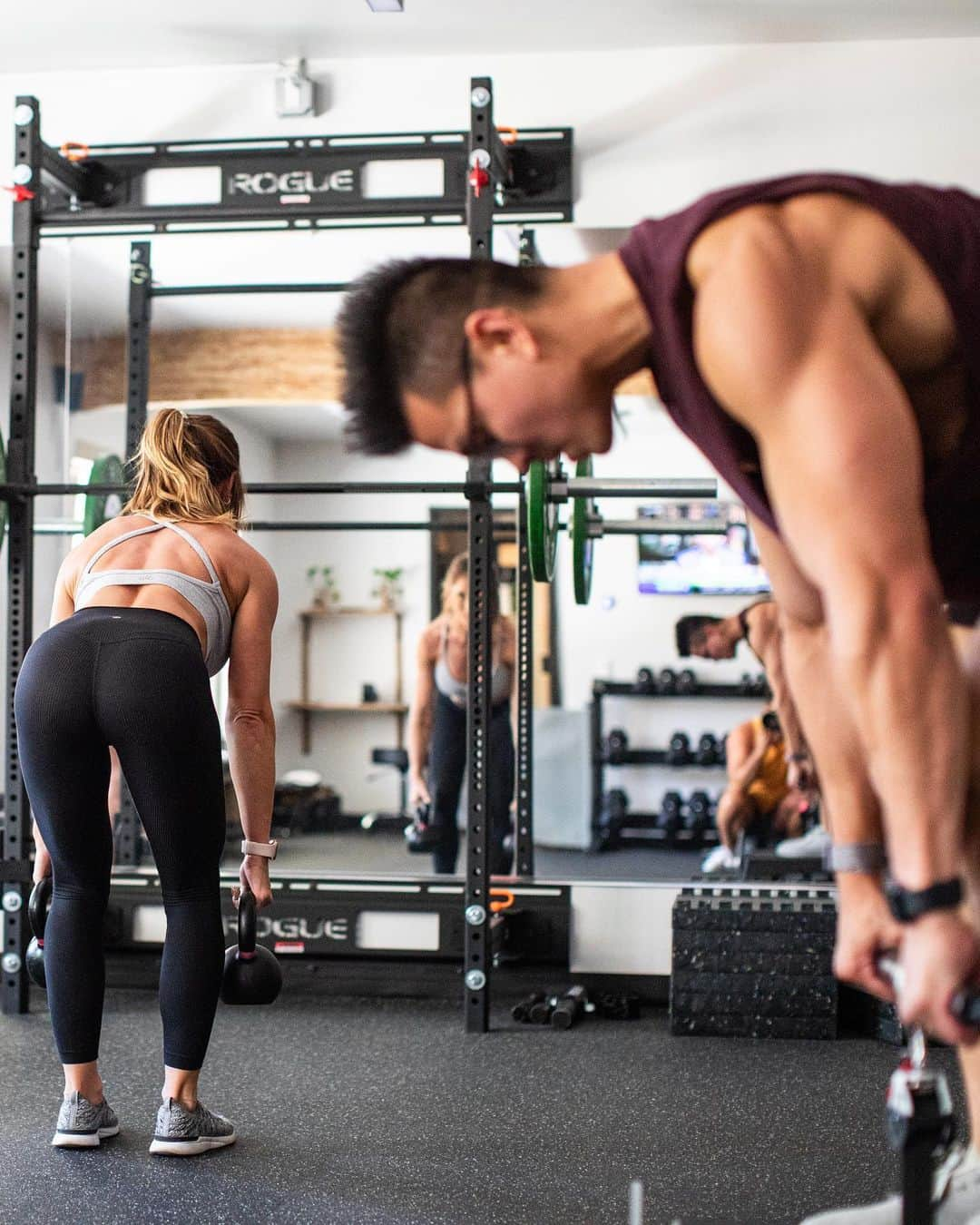 Samuel Lippkeさんのインスタグラム写真 - (Samuel LippkeInstagram)「Wanted to do an interactive shoot with the @movement.chiro team but I wanted to document my experience and make it come naturally... so I jumped in on the Movement team's lunch break for some circuit training wildness. I found myself in a mix of high intensity movements, mobility, strength training and some next level sweating outa my mind... the key was getting coaching on my form by Dr. Mike (which of course wasn't my fault, I was just going to grab my camera for a shot of the sled pushes on the other end of the room ;) I finished the workout with a cold plunge and sauna right at the gym.  Mental health recovery meets physical health recovery. Not a sponsored post. Just love my team.」9月3日 15時37分 - samuel.lippke