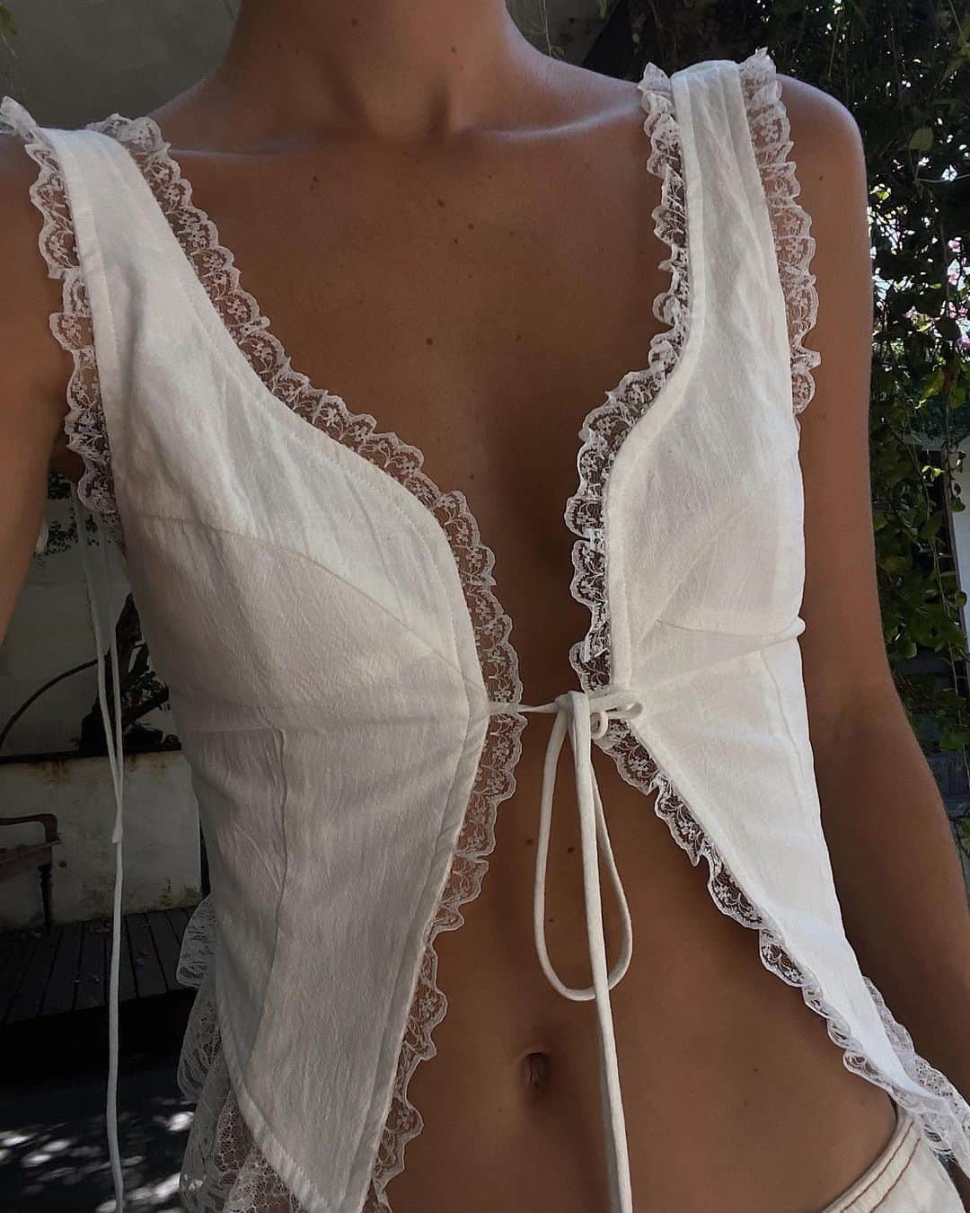 Beginning Boutiqueのインスタグラム：「All in the details @rosalieburns styles the Lioness Porcelain Resurgence Cami 🤍 Shop online ow!」