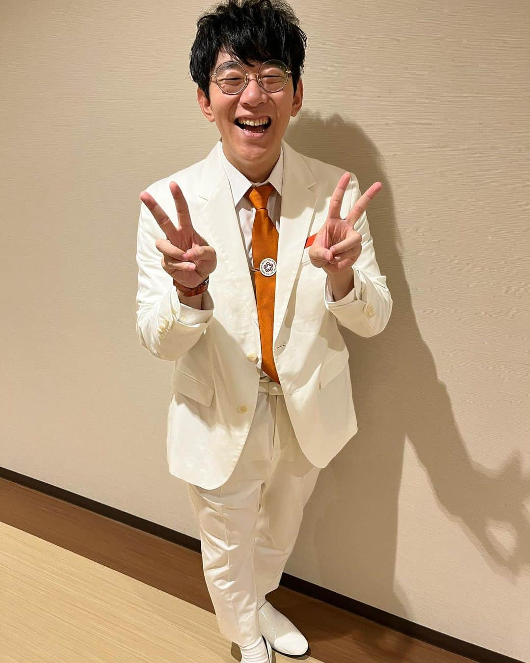 小野友樹のインスタグラム：「🌏祝2周年・カリスマサミット🌏 いよいよ開演‼️ 思いっきり声を出して応援してくださいねっ📣  #小野友樹 #onoyuki #カリスマ #カリスマサミット」