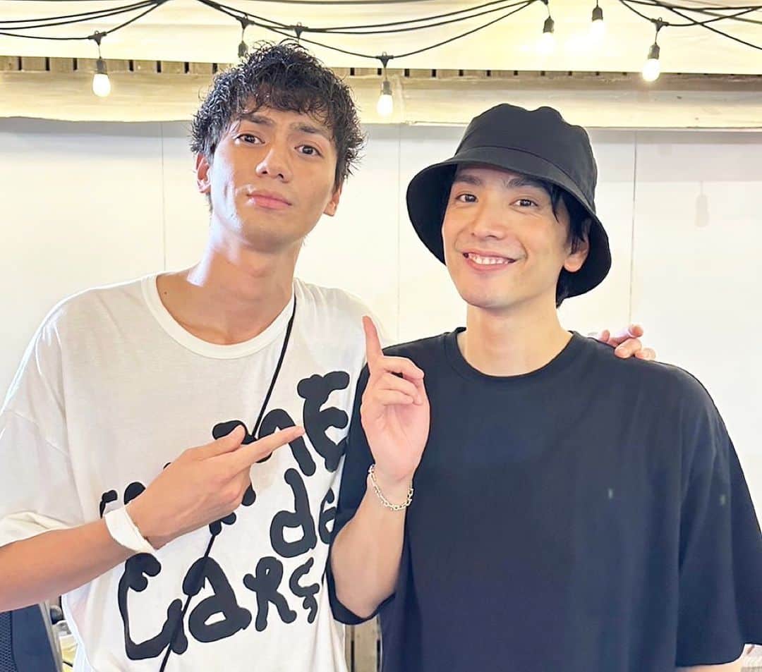 根岸拓哉のインスタグラム：「September.  久しぶりにマリオに会ったよ。 変わらず王子様。 嬉しかった。  #黒羽麻璃央  #根岸拓哉」