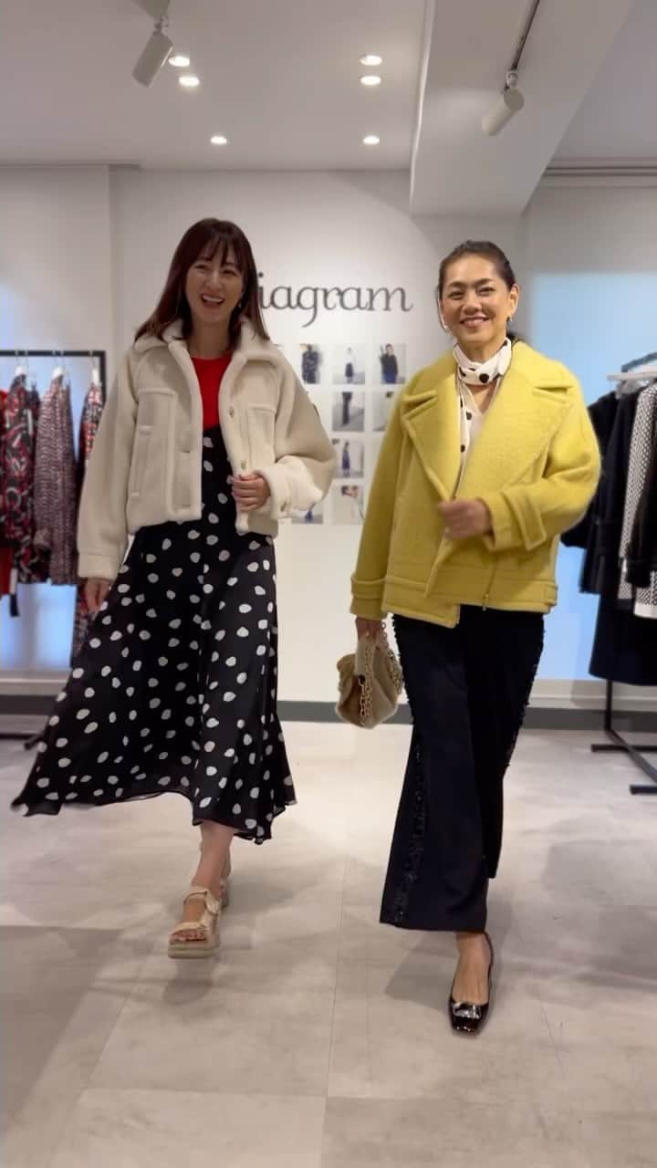 前田ゆかのインスタグラム：「2023AWcollection  @grace_continental.div  @graceclassofficial  @diagramofficial  @carvingtribes  @maenorichang  のりちゃんと 合同展示会に行ってきました🤎  コレクションの世界を一気に見れて、 秋ムードのきれいカラーに吸い寄せられるように、  トレンドカラーの赤♥️のニットを試着すると✨  幸せな気持ちに！✨  それぞれのブランドで 好きなデザインがたくさんあるのでワクワクが止まらない。  今年着たかったブルーのエコファー🩵 を見つけて気持ちが高まりました✨✨  白のニットに香水瓶柄skirtがカッコよく ステキだった〜  クラスアップする素材で季節の更新🤎💜  秋冬のオシャレが楽しみ〜💜  #2023aw #gracecontinental  #graceclass #diagram #carvingtribes #展示会 #パリの夜」