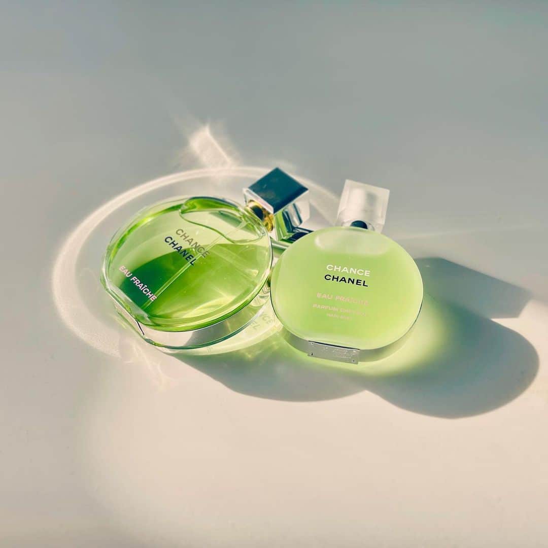 Reiさんのインスタグラム写真 - (ReiInstagram)「🌿  新しい夏の香り届いた CHANEL sent me a  new fragance for summer. Thank you 🌿  #chanceeaufraiche  #giftfromchanel @chanel.beauty」9月3日 16時23分 - guita_rei