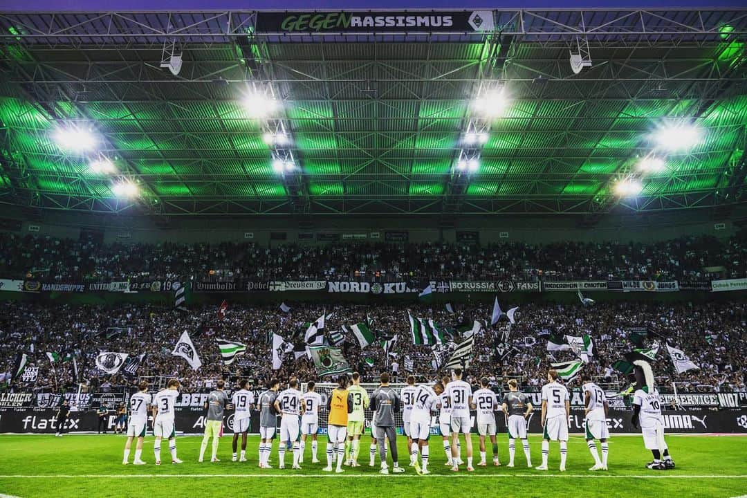 トビアス・ジッペルのインスタグラム：「Immer weiter ⚽️🙏 @borussia」