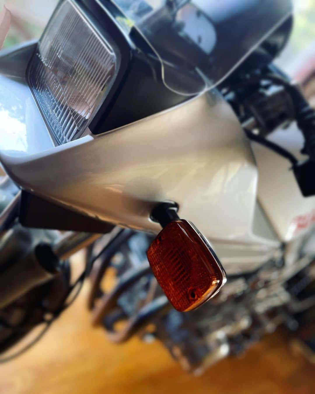 大鶴義丹のインスタグラム：「まだ暑くて、都内は… 昼間は乗れないですね、  #gs1100 #gsx1100s #カタナ1100 #空冷カタナ #gsx1100s刀 #gsx1100skatana #gsx1100sカタナ　#バイクエンジンオーバーホール #エンジンオーバーホール　#空冷エンジン　#空冷エンジンが好き #キャブレター  #キャブレターオーバーホール」