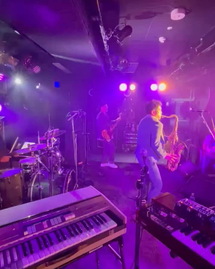 MONKYのインスタグラム：「昨日は関西のファンクバンド大集合なFunk Grammarに EXOTIC SKATESで出演♬  熱気ムンムンなお祭りで、ミュージシャンもお客さんも大集合な感じで、みんなに会えて楽しかった！！  ありがとうございました〜！  次回のEXOTIC SKATESは9月22日に尼崎ラリパッパカフェにて、たーーーっぷり演るので、ビッシビシの生音を堪能しに来てね！！  ９月２２日（金） EXOTIC SKATES  Live at 尼崎Ralipappa Cafe  ●尼崎 Ralipappa Cafe（兵庫県尼崎市昭和南通5-11-7）  ●Open 18:00 / Start 20:00 (2set)  ●Charge  愛の投げ銭  ●出演  『EXOTIC SKATES』 MONKY（Sax） 岩井ロングセラー（Organ） 高木記明（Bass） 梅本浩亘（Drums)  ●EXOTIC SKATES (エキゾチックスケイツ） 2022年結成。元Black Bottom Brass Bandのサックス奏者MONKYをフロントに、関西屈指のリズムセクションを擁する、ジャズとスカ・レゲエがファンキーに融合したエキゾチック・ファンクバンド。  2022年には神戸・大阪で主催イベント「ファンク横丁」「エキゾチック横丁」を大成功させ話題に。2023年2月からは新曲を毎月配信リリースし急速にリスナー数が増大、7月に1st Singleとなる７inch Vinylをリリース！ ダイナミックなエキゾチックビートにココロ踊るFriday Night♪♪♪ 【Website】https://lit.link/exoticskates  ●予約・お問い合わせ Ralipappa Cafe 050-5486-5242 Website↓ https://ralipappa-cafe.gorp.jp/  イベントページ https://ienaga2020.com/events/event/9-22/」