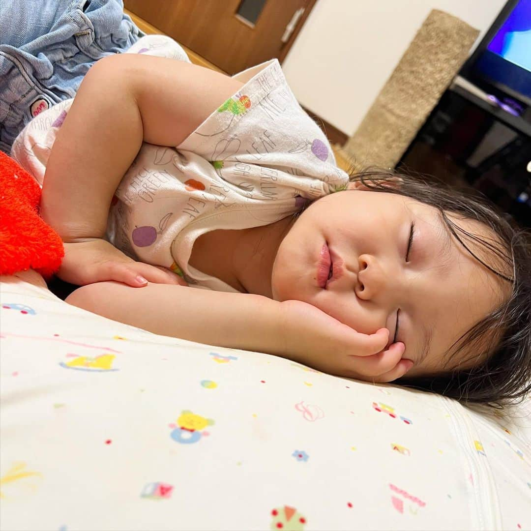 ゆうひなたのインスタグラム：「. . . お昼寝とっちゃん👶🏻💤」