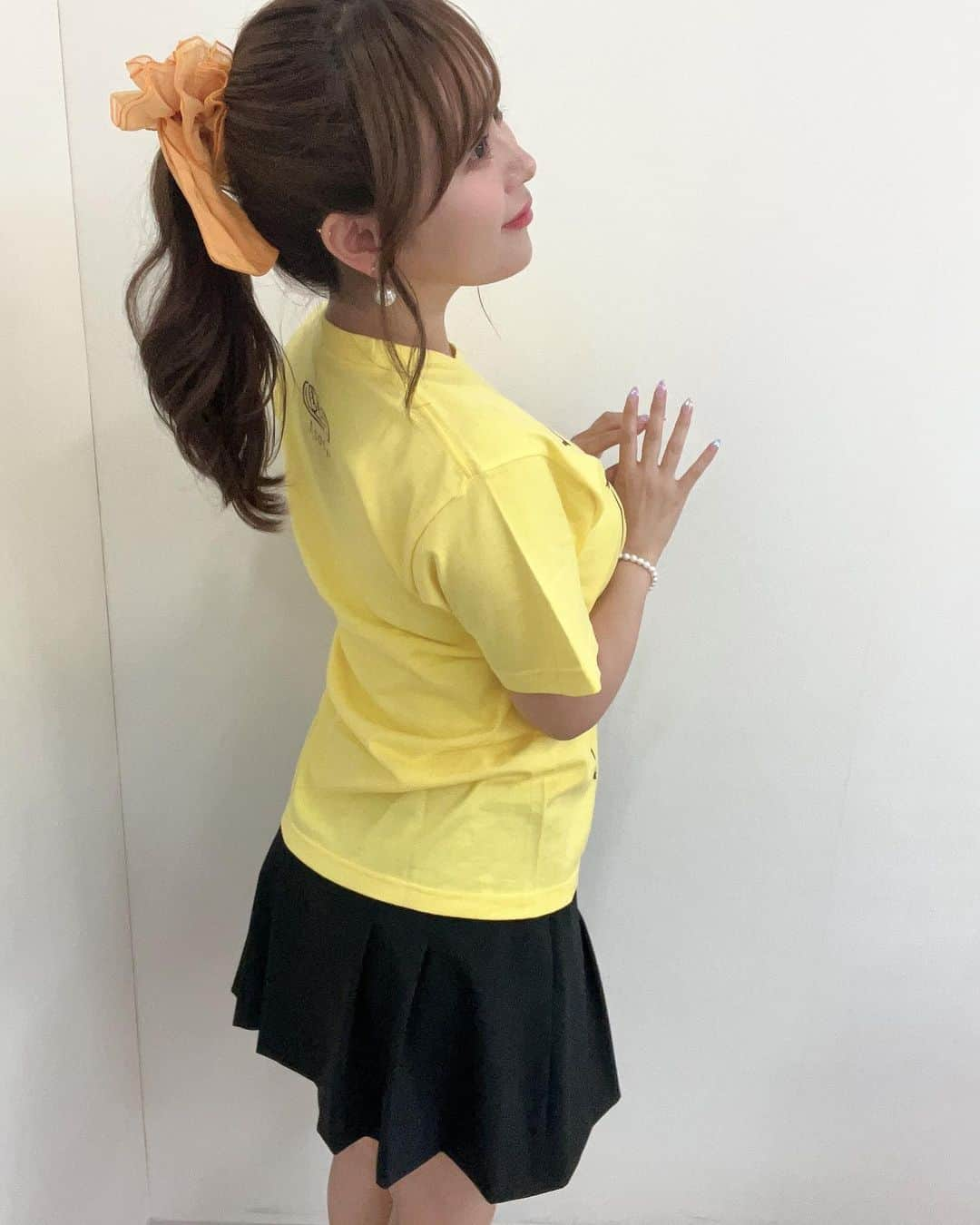 井口裕香さんのインスタグラム写真 - (井口裕香Instagram)「💛🧡💛🧡 ちょいと前！ 2023/08/19のおはなし。 ☀️むんトークイベント2023夏☀️ ありがとうございました！ ゲストはかわいいかわいい 日高里菜ちあん！ 👧🏻 @rina_hidaka615 🧡  たのしかったねぇ〜〜〜🥰  これからもむんを何卒 よろしくお願い致します🙇🏻‍♀️♡ 番組グッズTシャツ発売中〜〜〜〜！  hair and make @it1031777 💙 tops #spickandspan 🤍 skirt #zara 🖤」9月3日 16時39分 - ooo31_iguchiyuka_31ooo