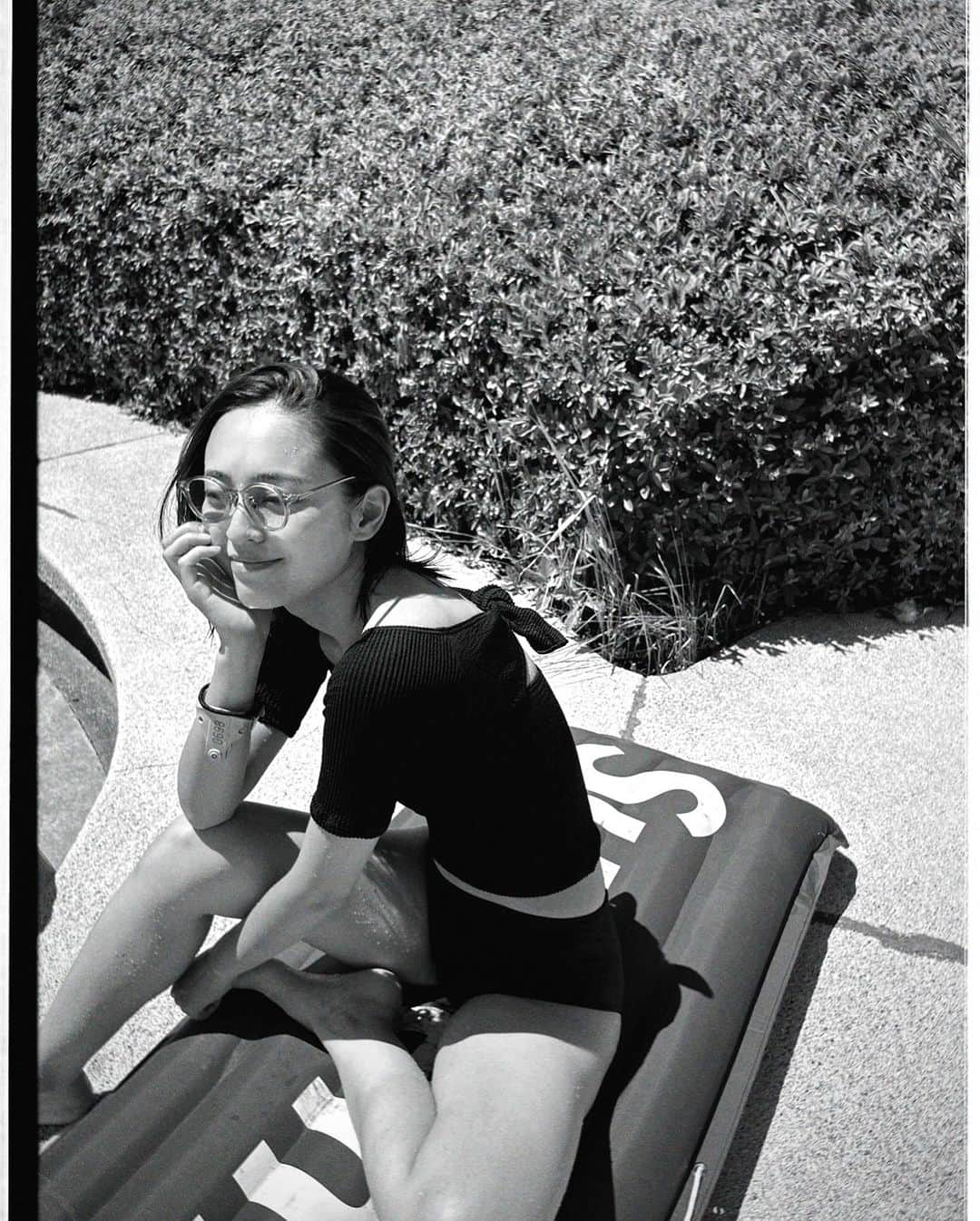 のインスタグラム：「岩盤浴は漫画がお目当て📚📚📚 そんな夏を駆け抜けたぜっ😎 みんなはどんな夏を過ごしたのー？  #夏行きたいところリスト #秋に持ち越し #ジャパンじゃなくてジャポン」