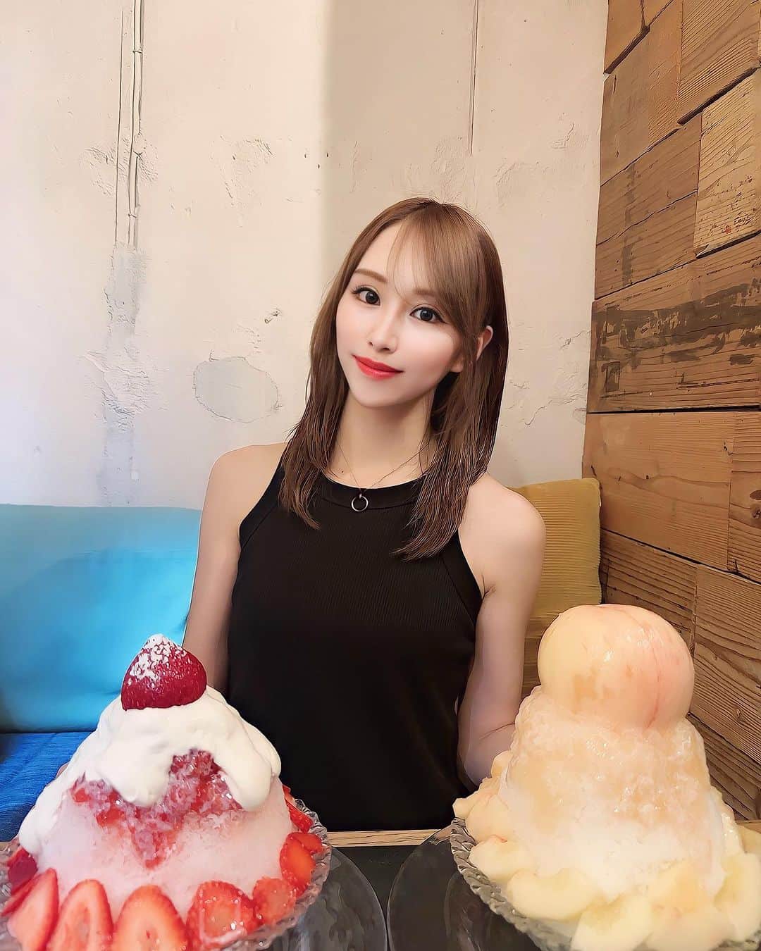 のインスタグラム：「いつの間にか夏が終わってしまった😭😭 気づけば9月で夏投稿全然してなかったから思い出picとして乗せていくう🍧🩷  #夏の思い出 ま#かき氷」