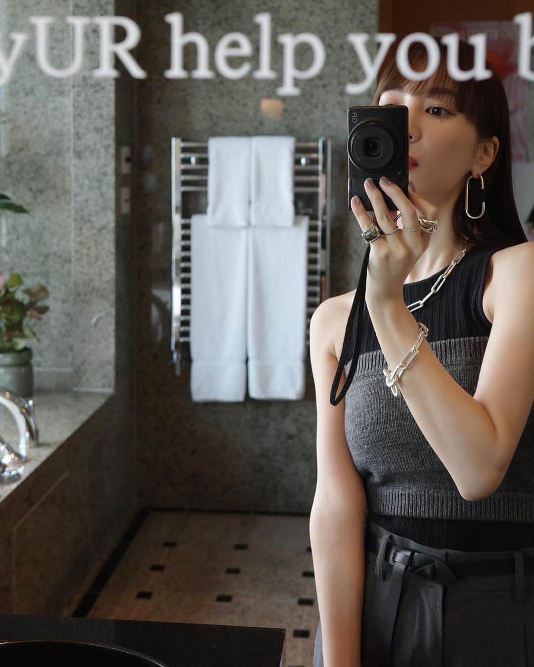 佐藤涼実のインスタグラム：「🩶」